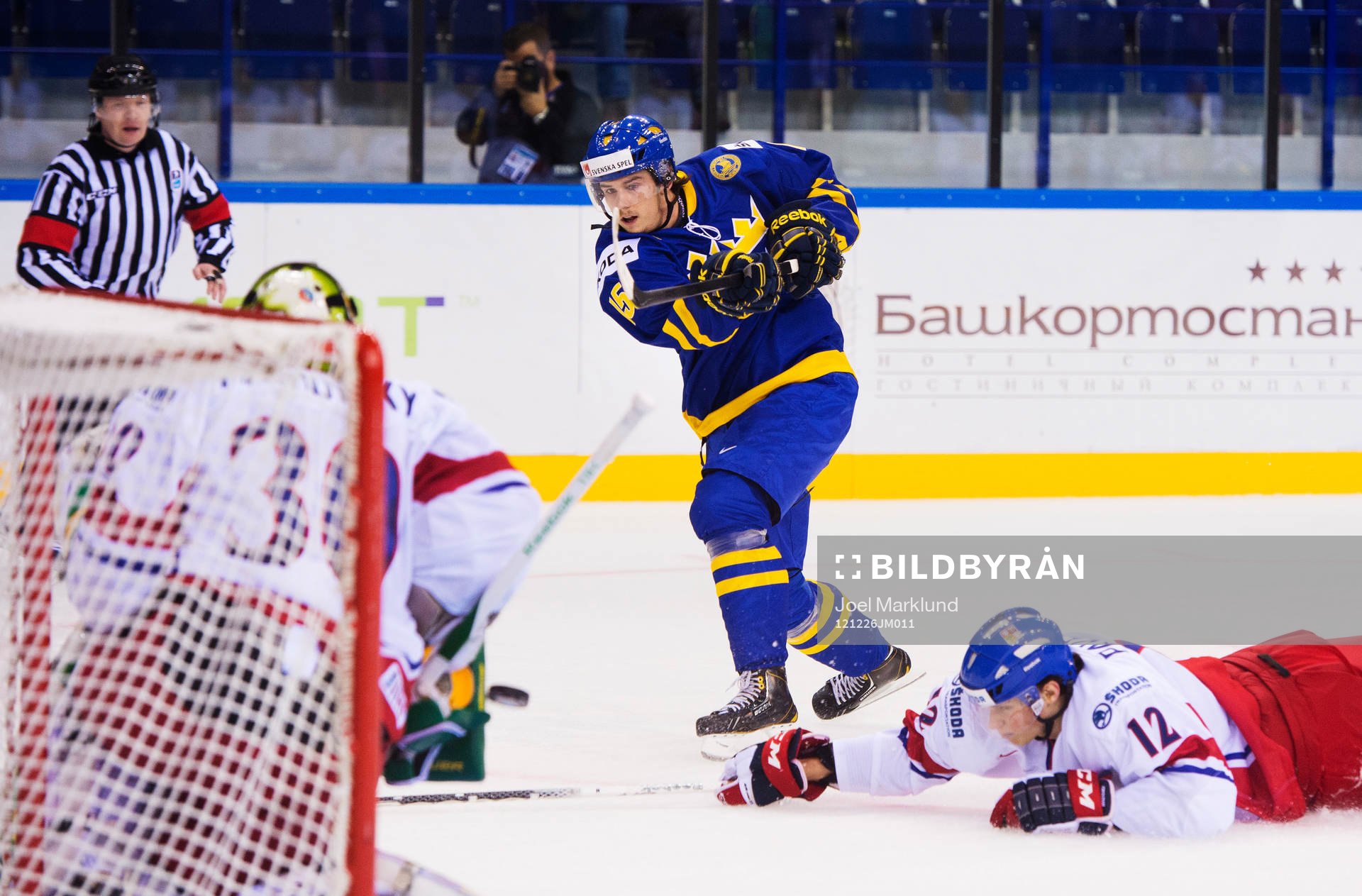 Sebastian Collberg, Sverige, skjuter mot mål