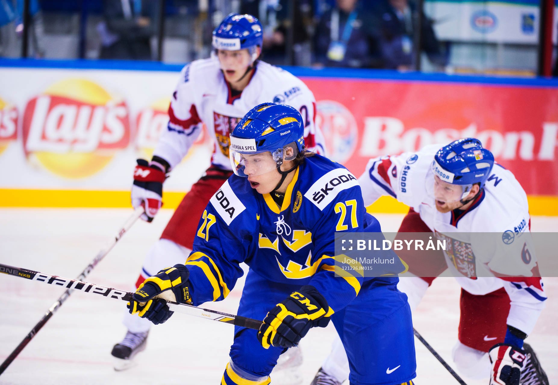 Filip Sandberg, Sverige, bryter sig igenom försvaret och