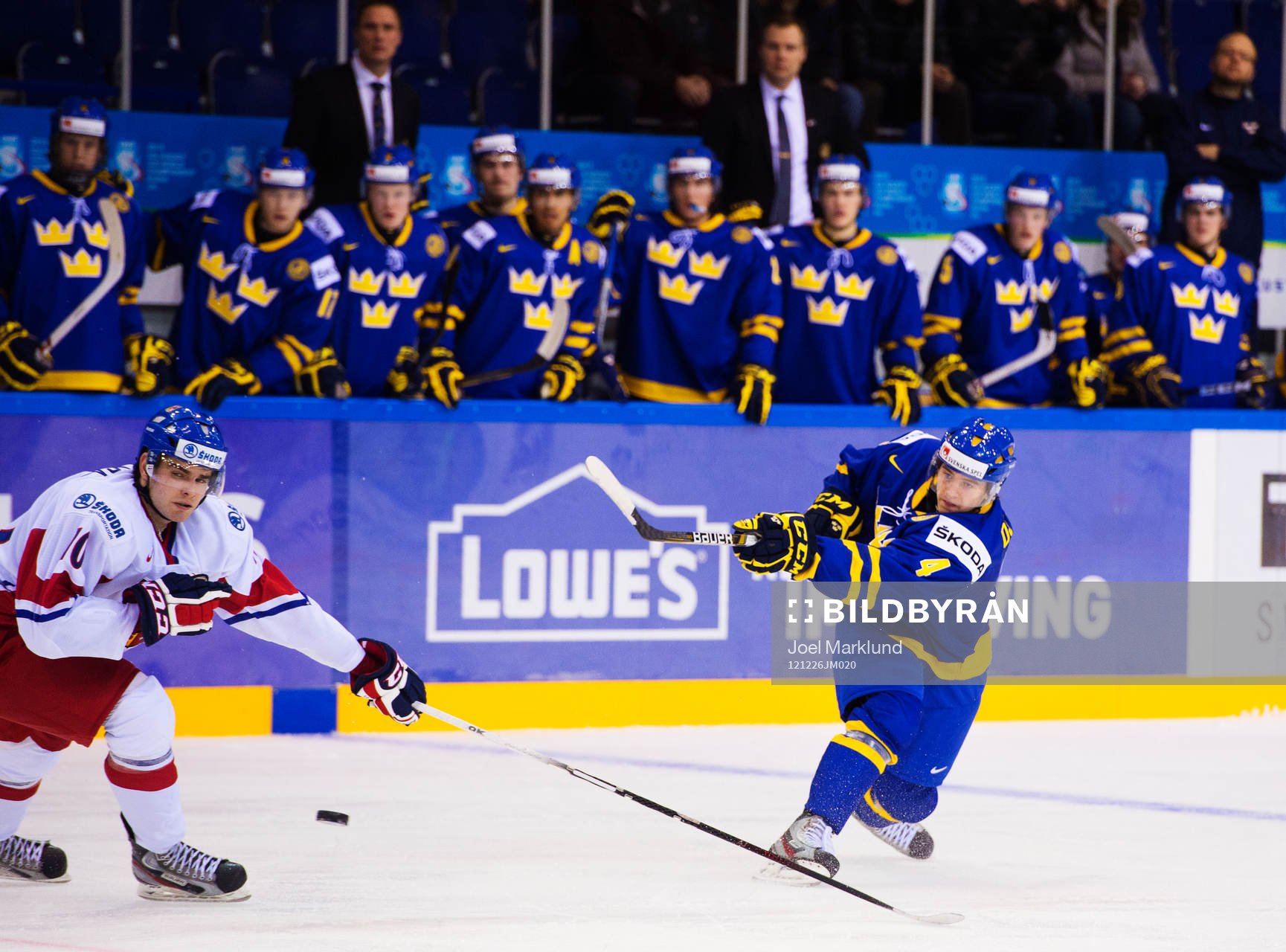 Christian Djoos, Sverige, skjuter