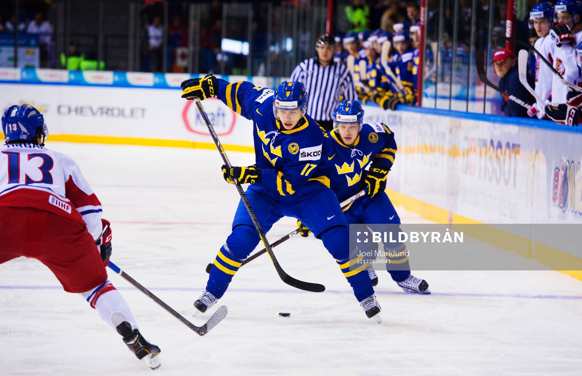 William Karlsson passar bakåt till Viktor Arvidsson,