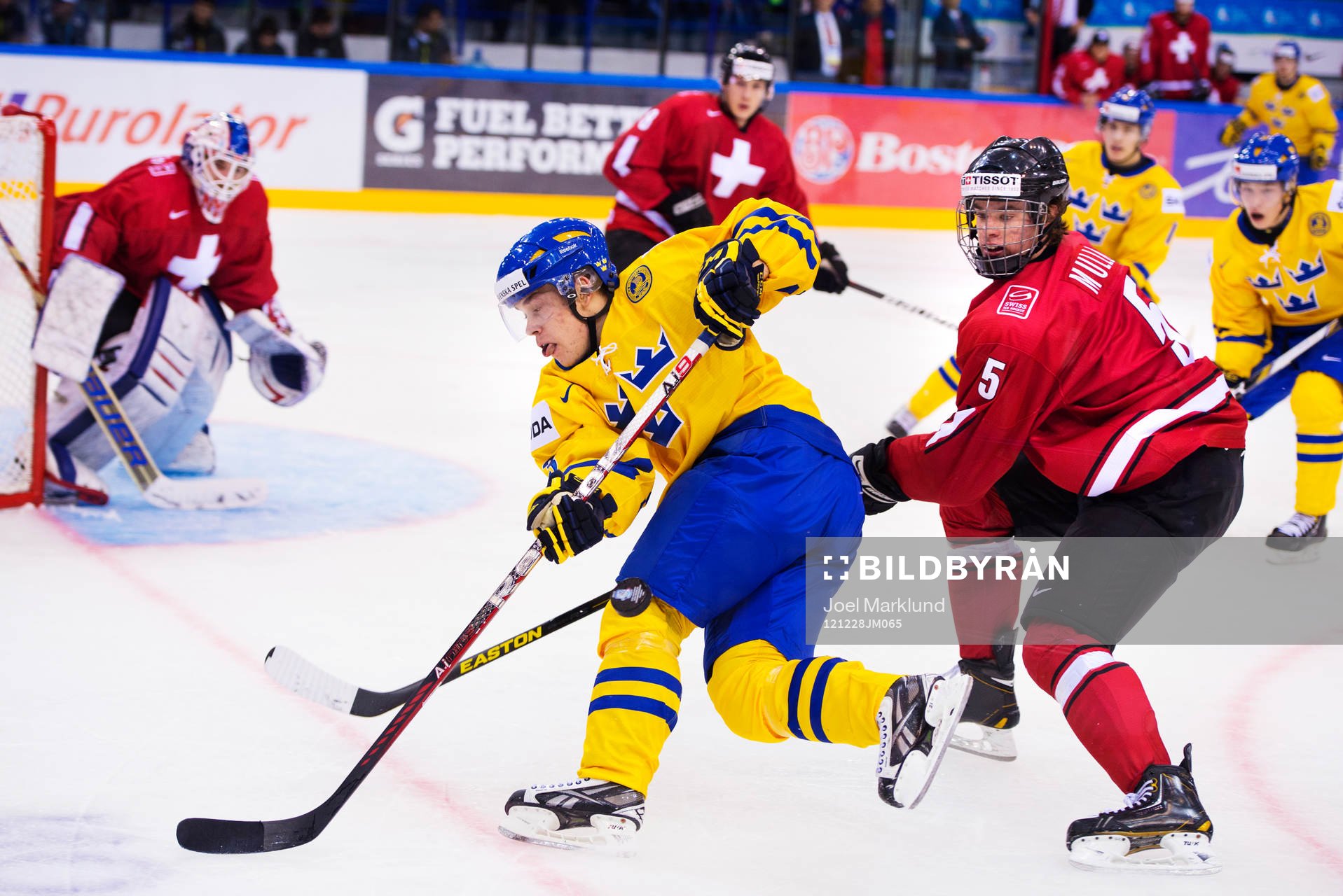 Viktor Arvidsson, Sverige, utmanas av Mirco Muller, Schweiz