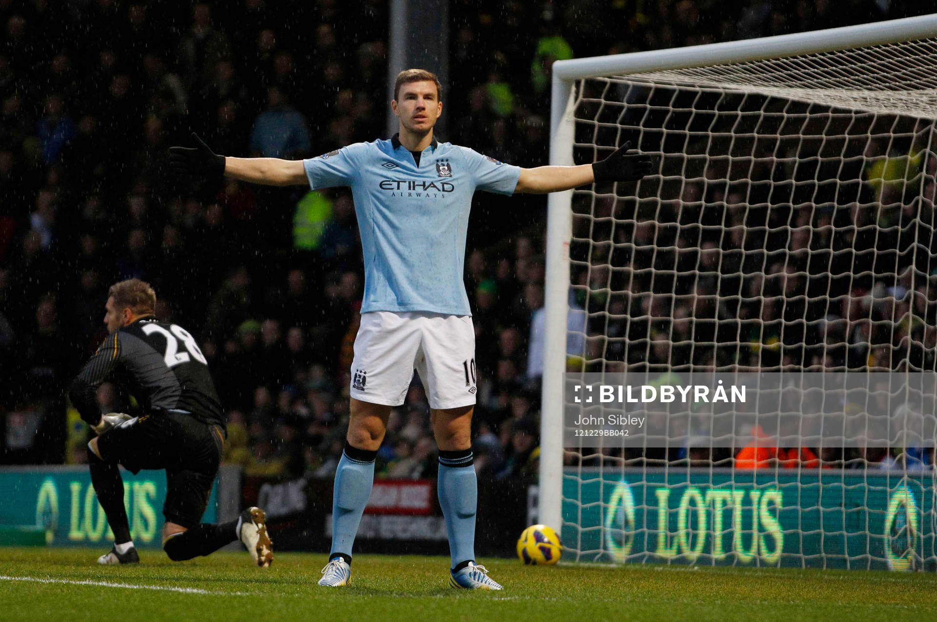 Football - Norwich City v Manchester City - Barclays