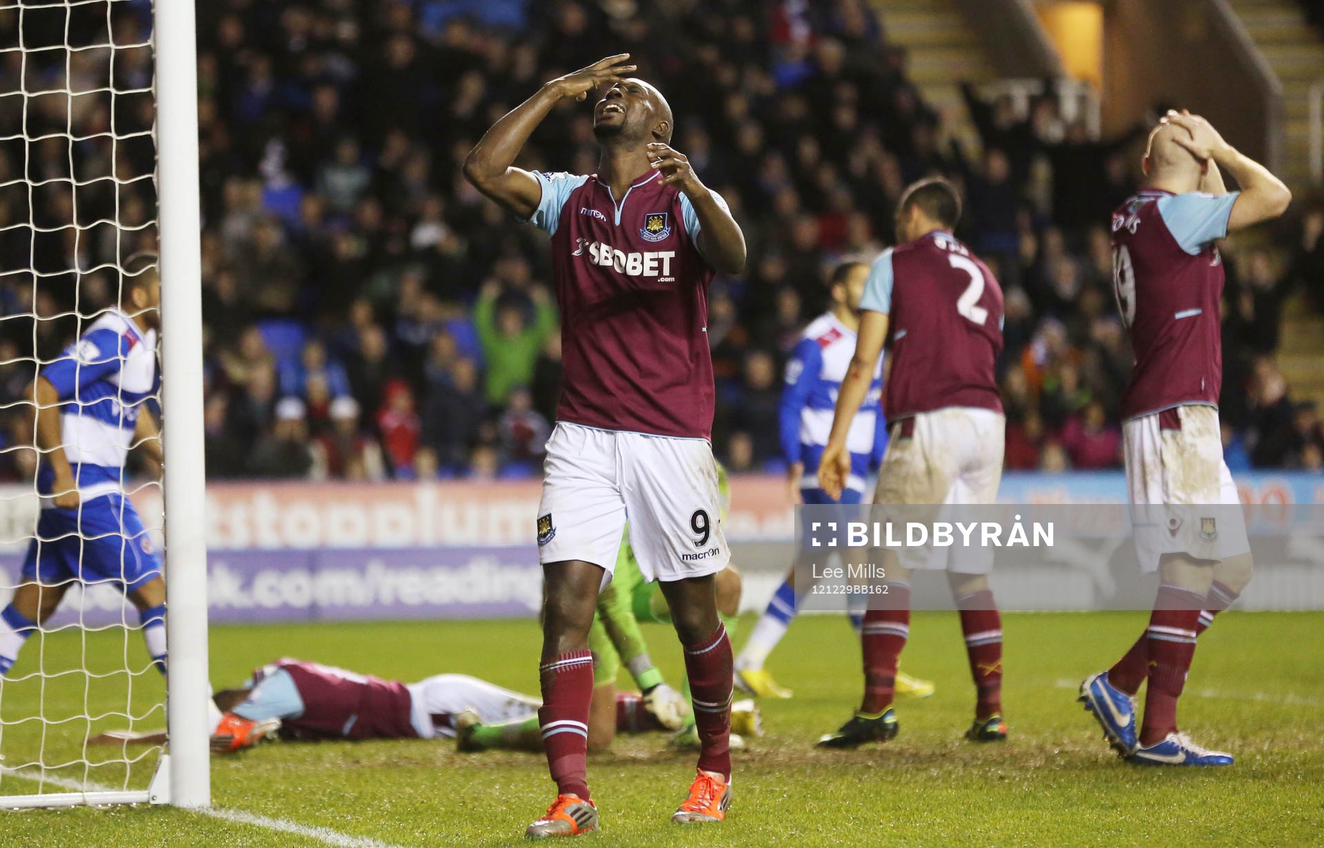 Football - Reading v West Ham United - Barclays Premier