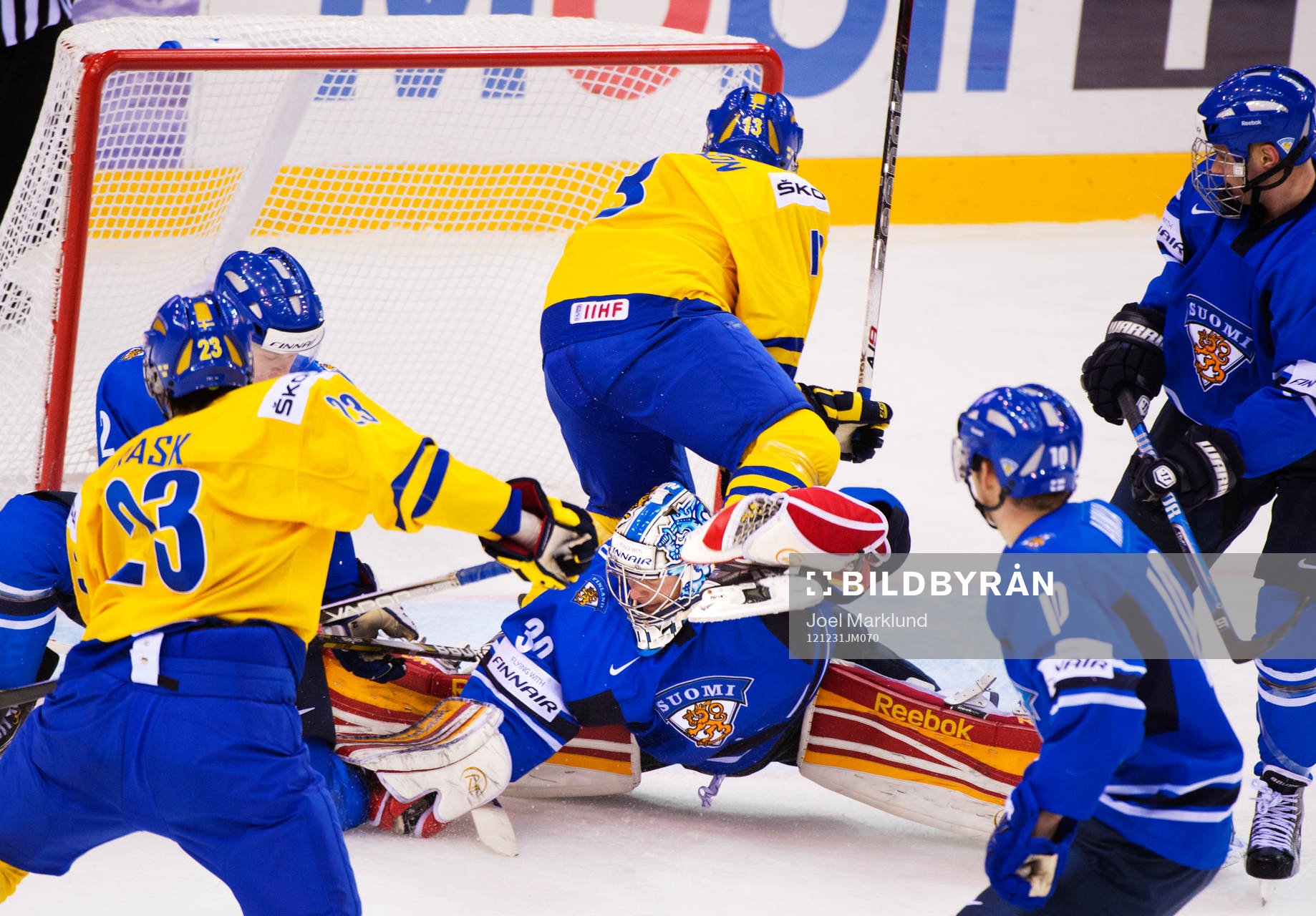 Viktor Arvidsson, Sverige, hoppar över Joonas Korpisalo,