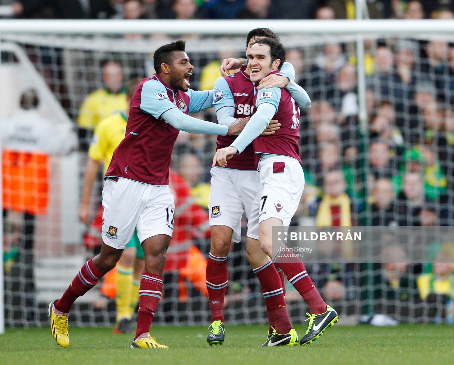 Football - West Ham United v Norwich City - Barclays