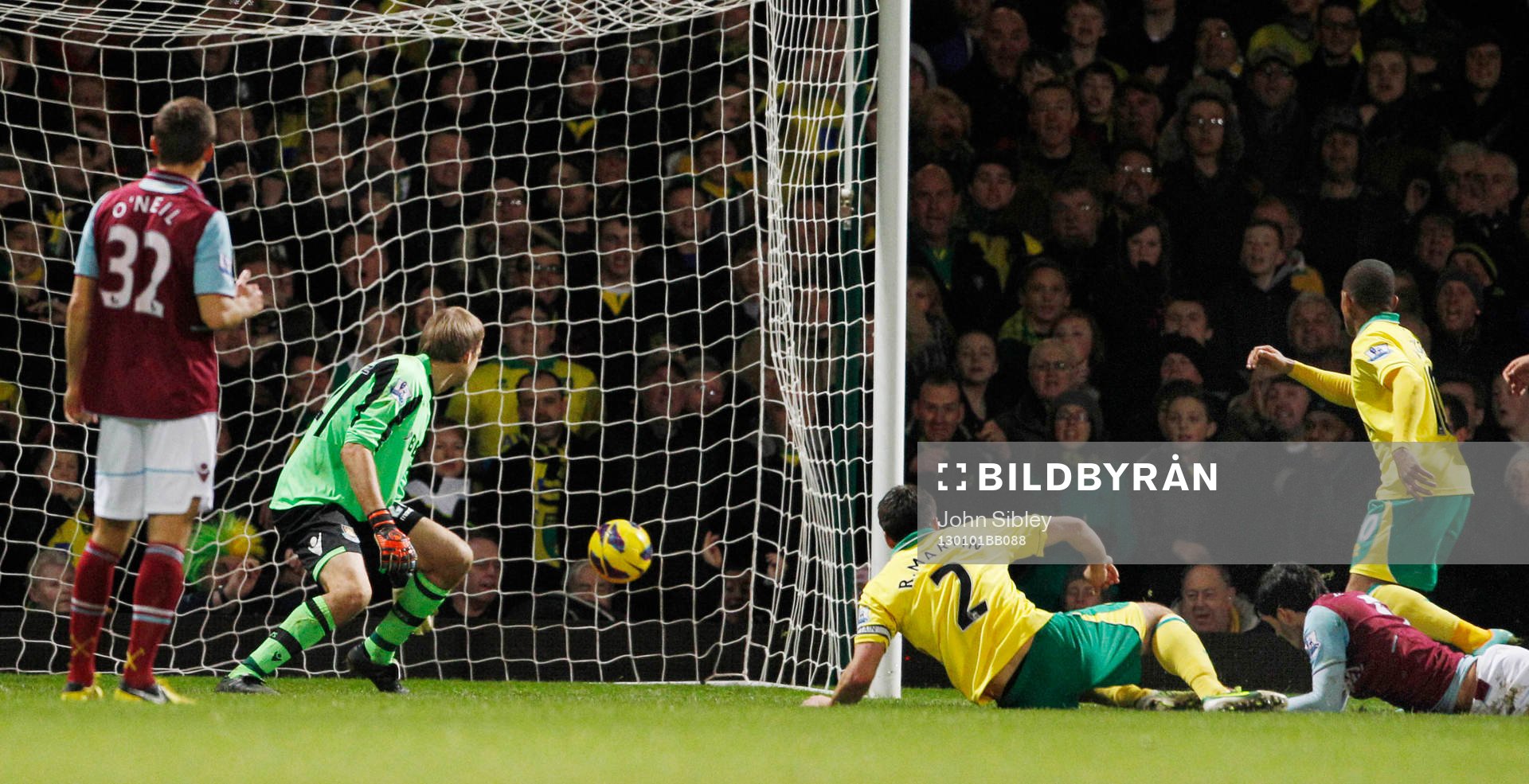 Football - West Ham United v Norwich City - Barclays