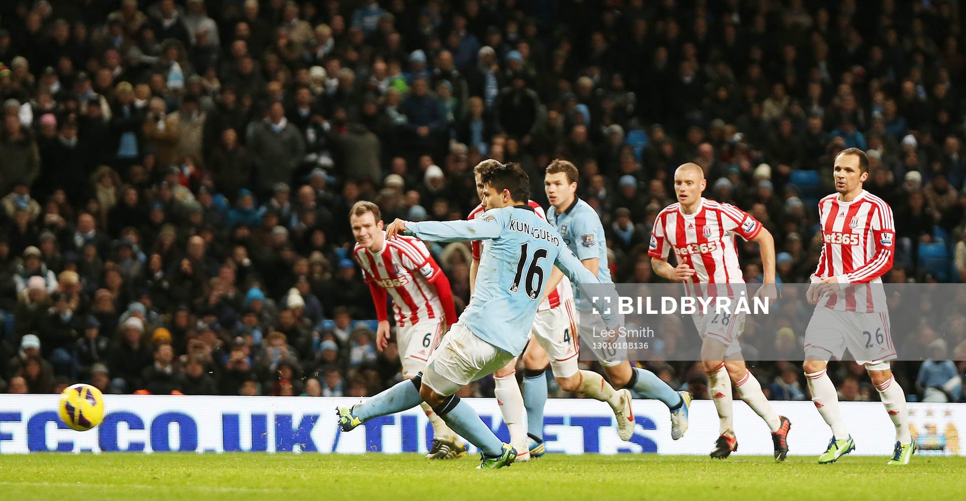 Football - Manchester City v Stoke City - Barclays Premier