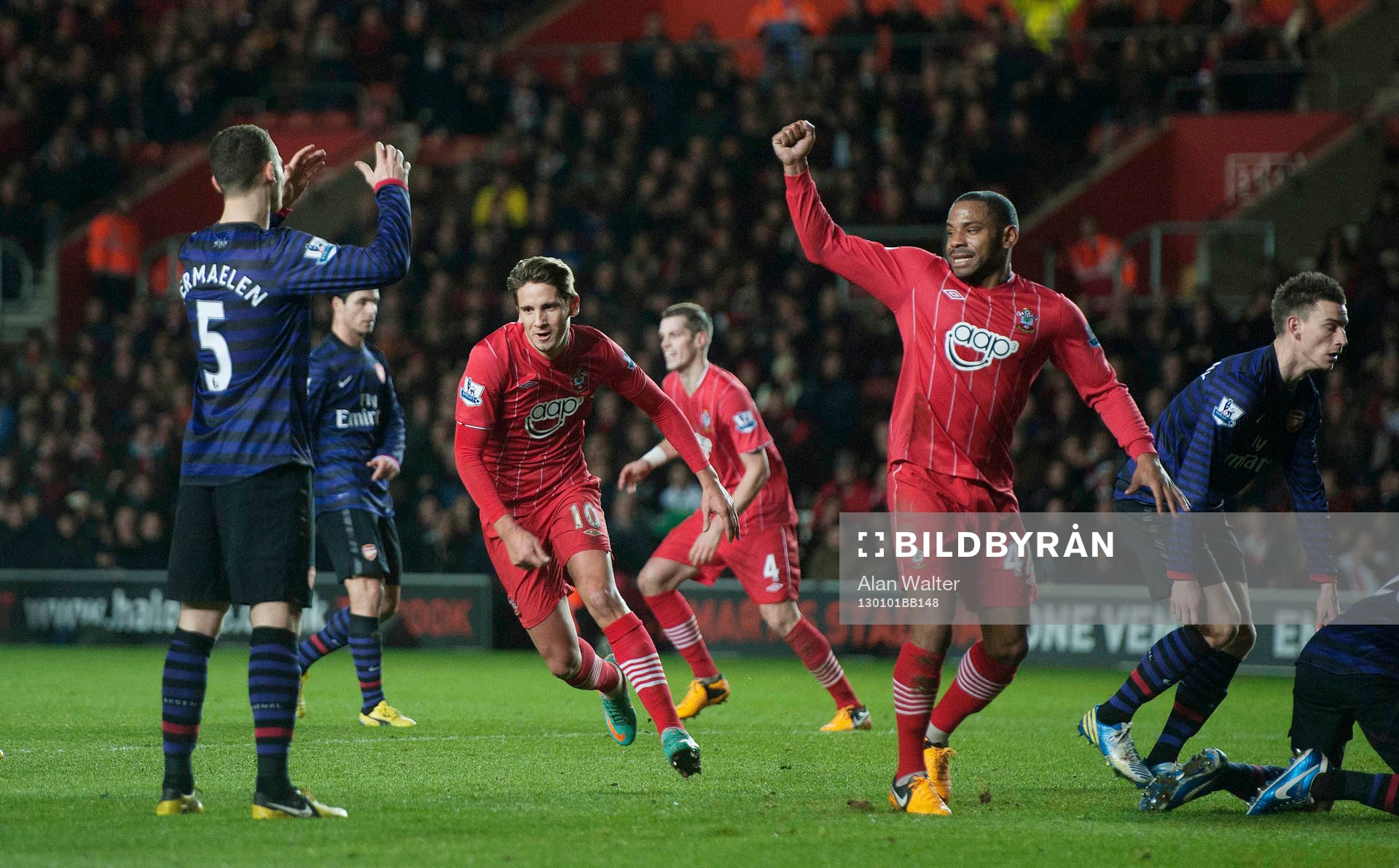 Football - Southampton v Arsenal - Barclays Premier League