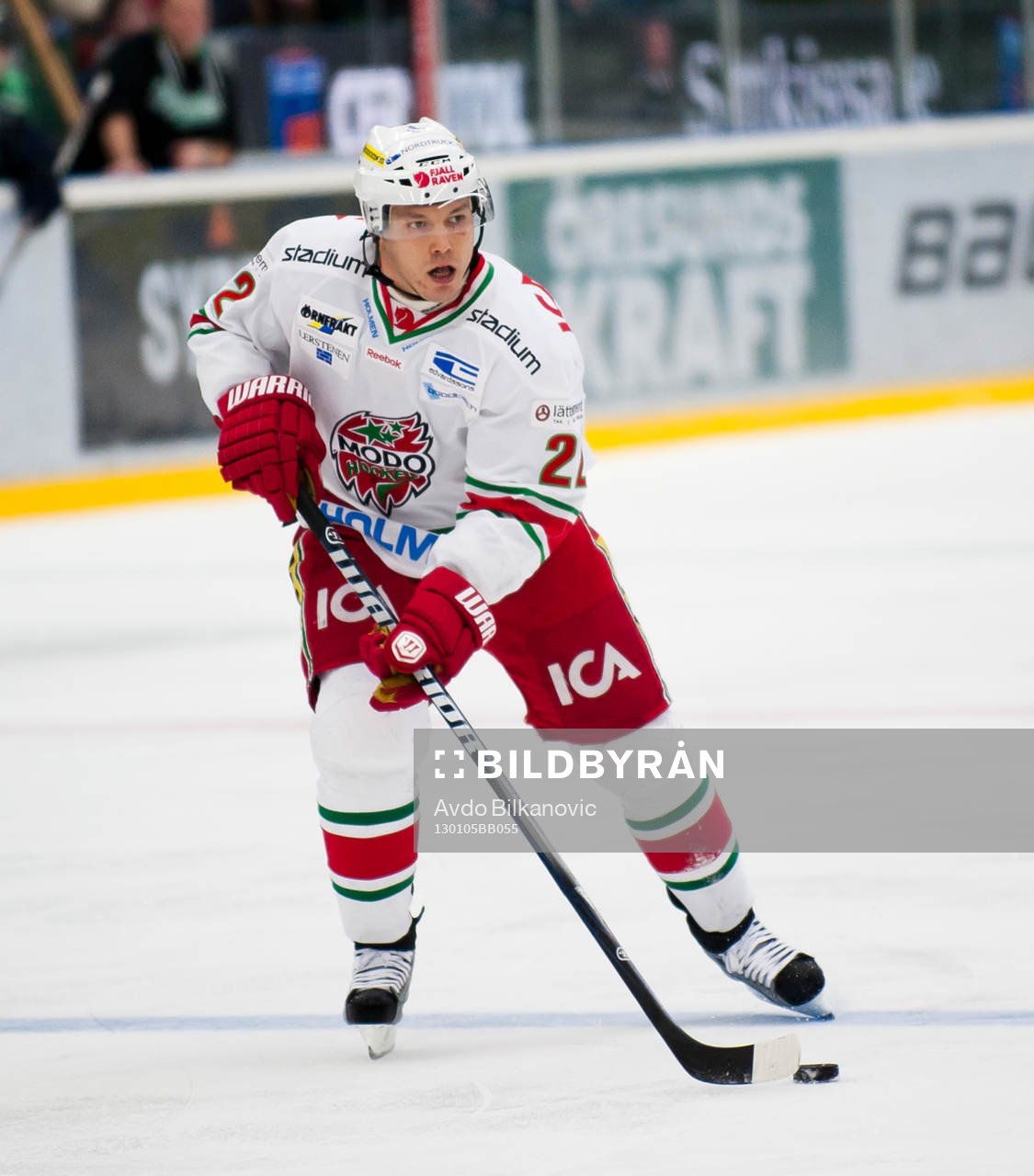 Niklas Sundström, Modo
