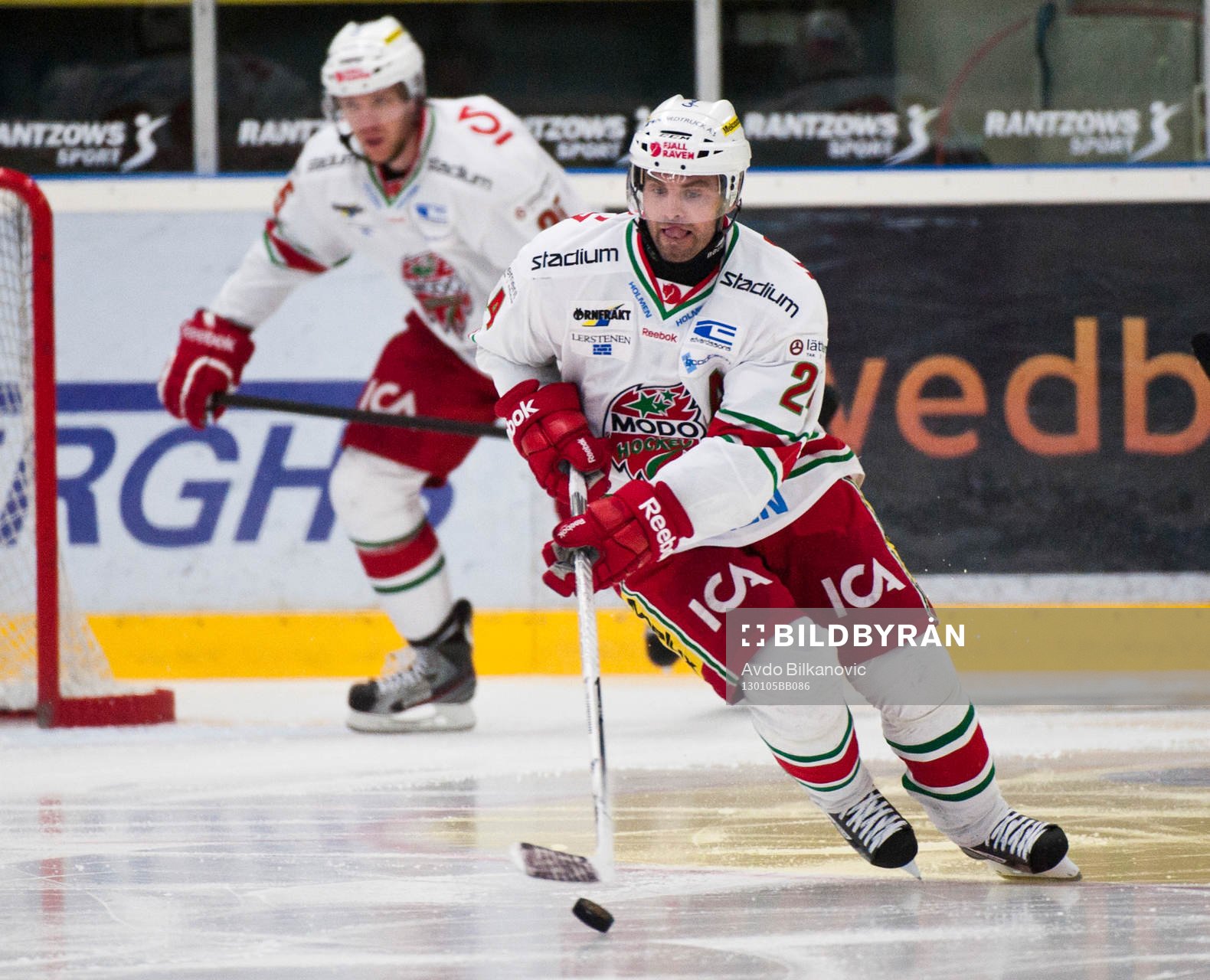 Niklas Sundström, Modo