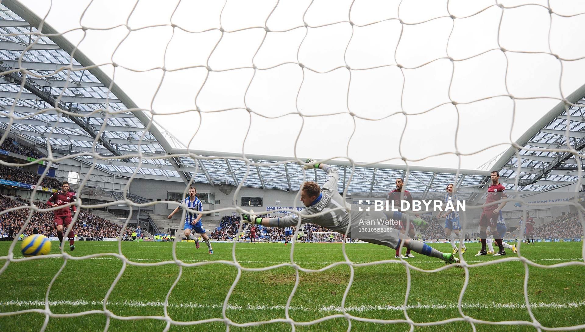 Football - Brighton & Hove Albion v Newcastle United - FA