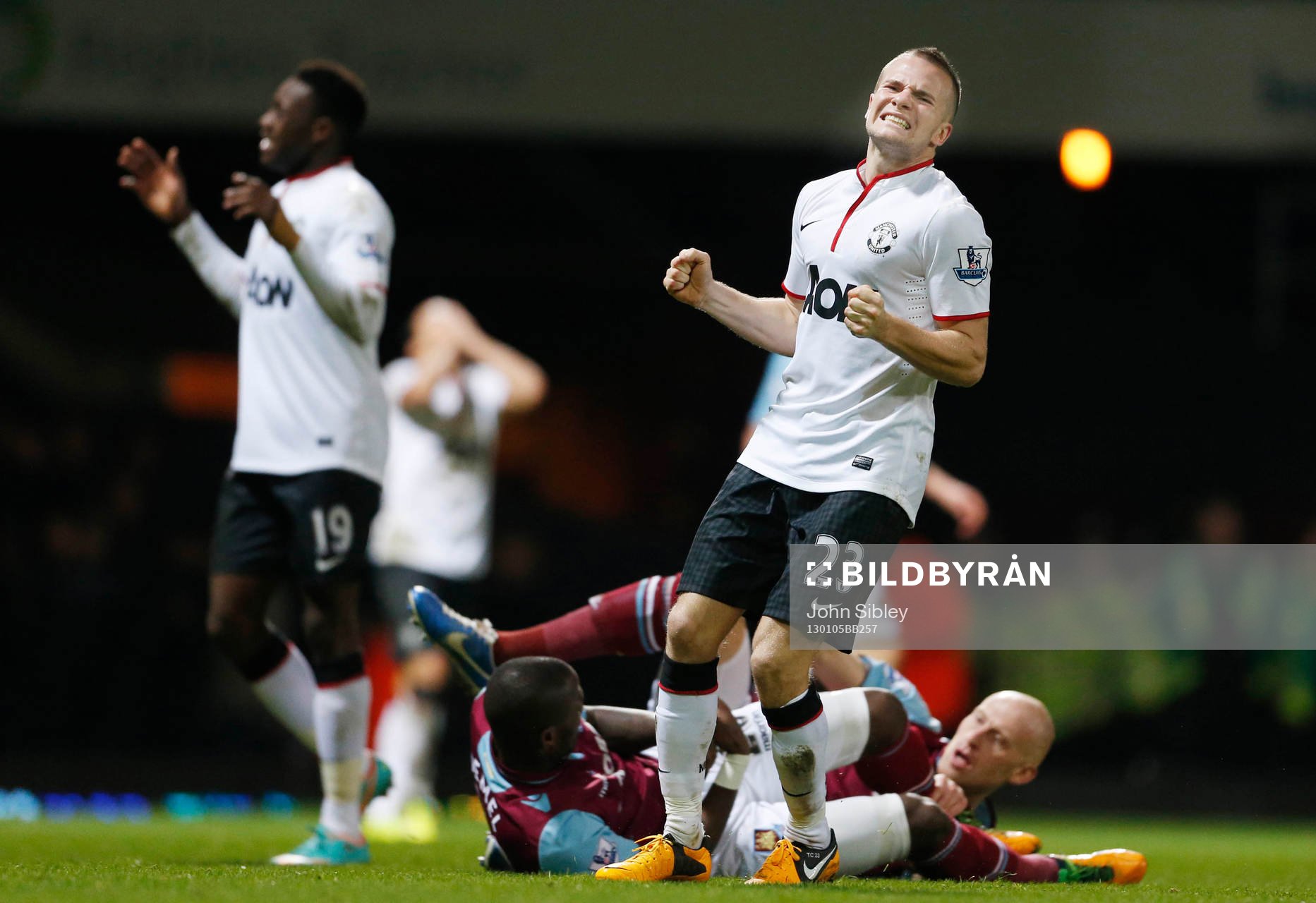 Football - West Ham United v Manchester United - FA Cup