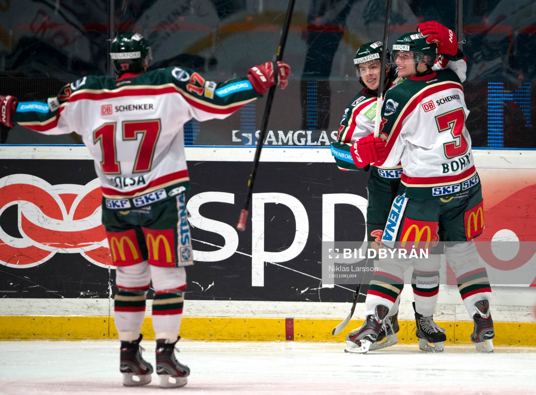 Mats Rosseli Olsen, Frölunda gratuleras av Oliver Bohm