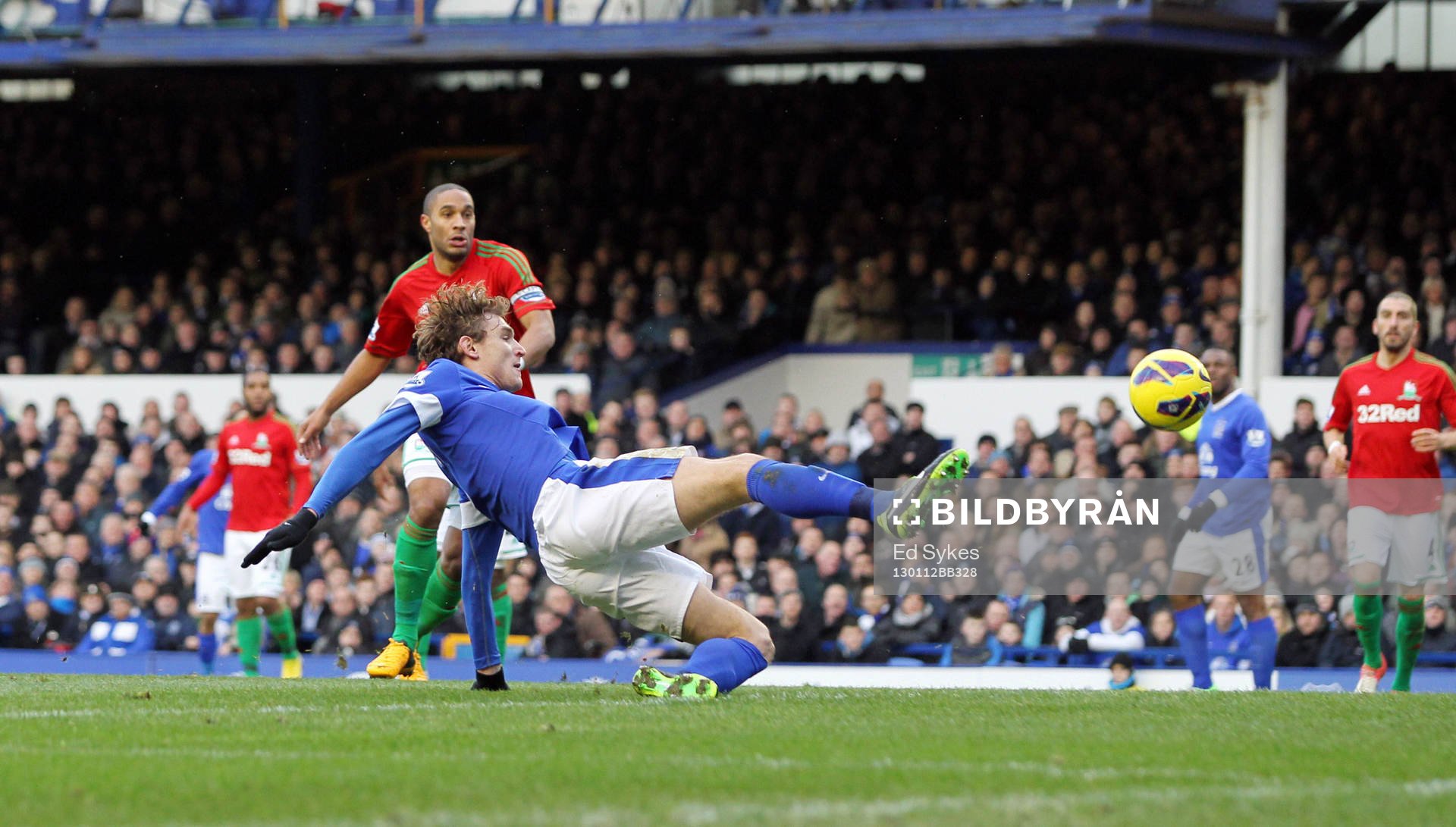 Football - Everton v Swansea City - Barclays Premier League