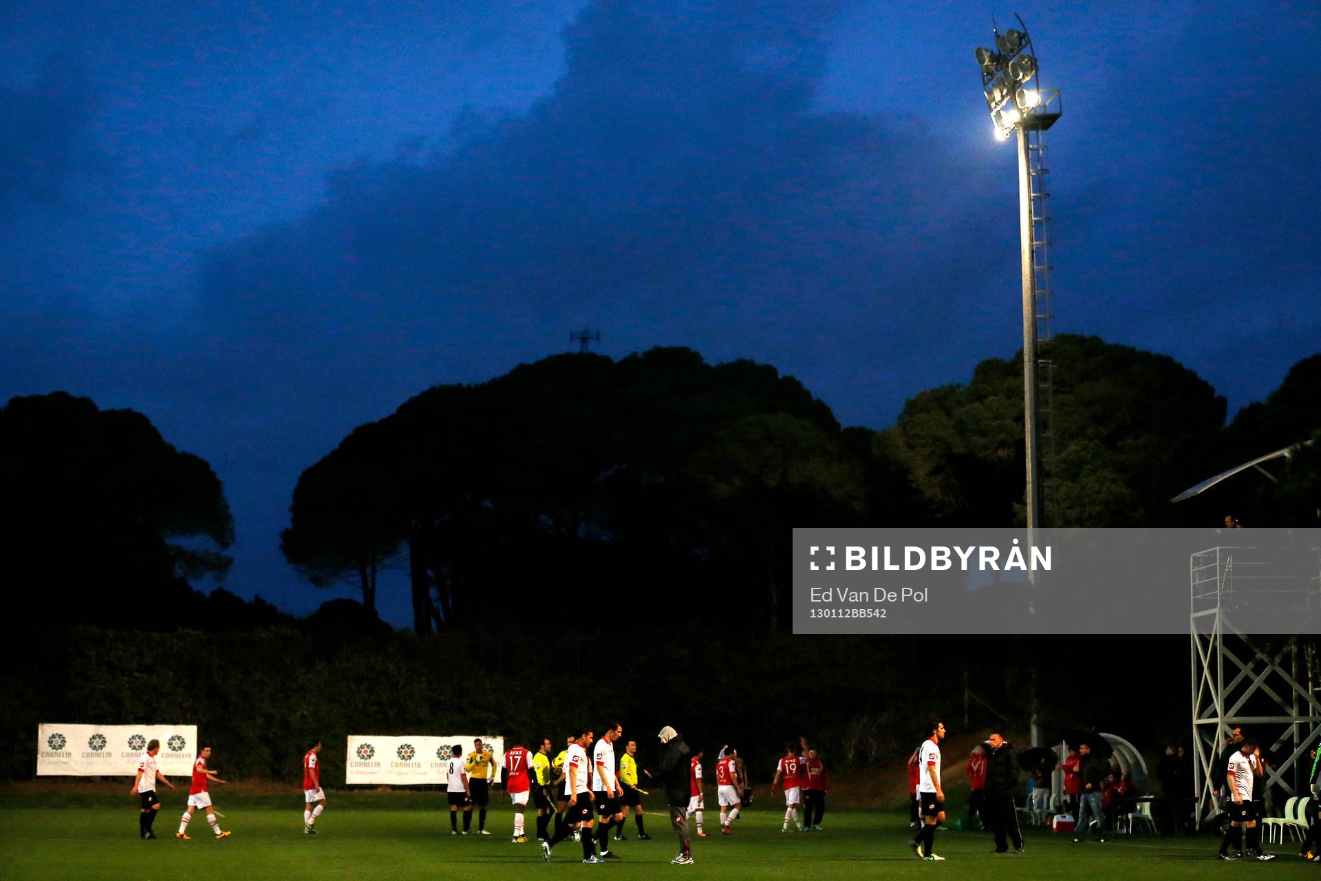 BELEK - 12-01-2013 - voetbal - Genclerbirligi - AZ, trainingskamp AZ in Turkije dag 7, 1-1, vanwege hevig onweer en uitvallende lichtmasten werd de wedstrijd gestaakt.
