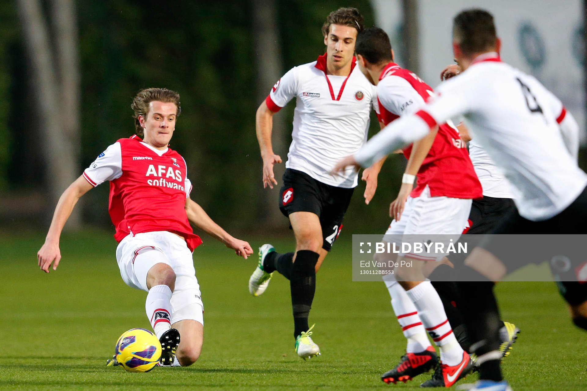  BELEK - 12-01-2013 - voetbal - Genclerbirligi - AZ, trainingskamp AZ in Turkije dag 7,1-1, AZ speler Etienne Reijnen (l).