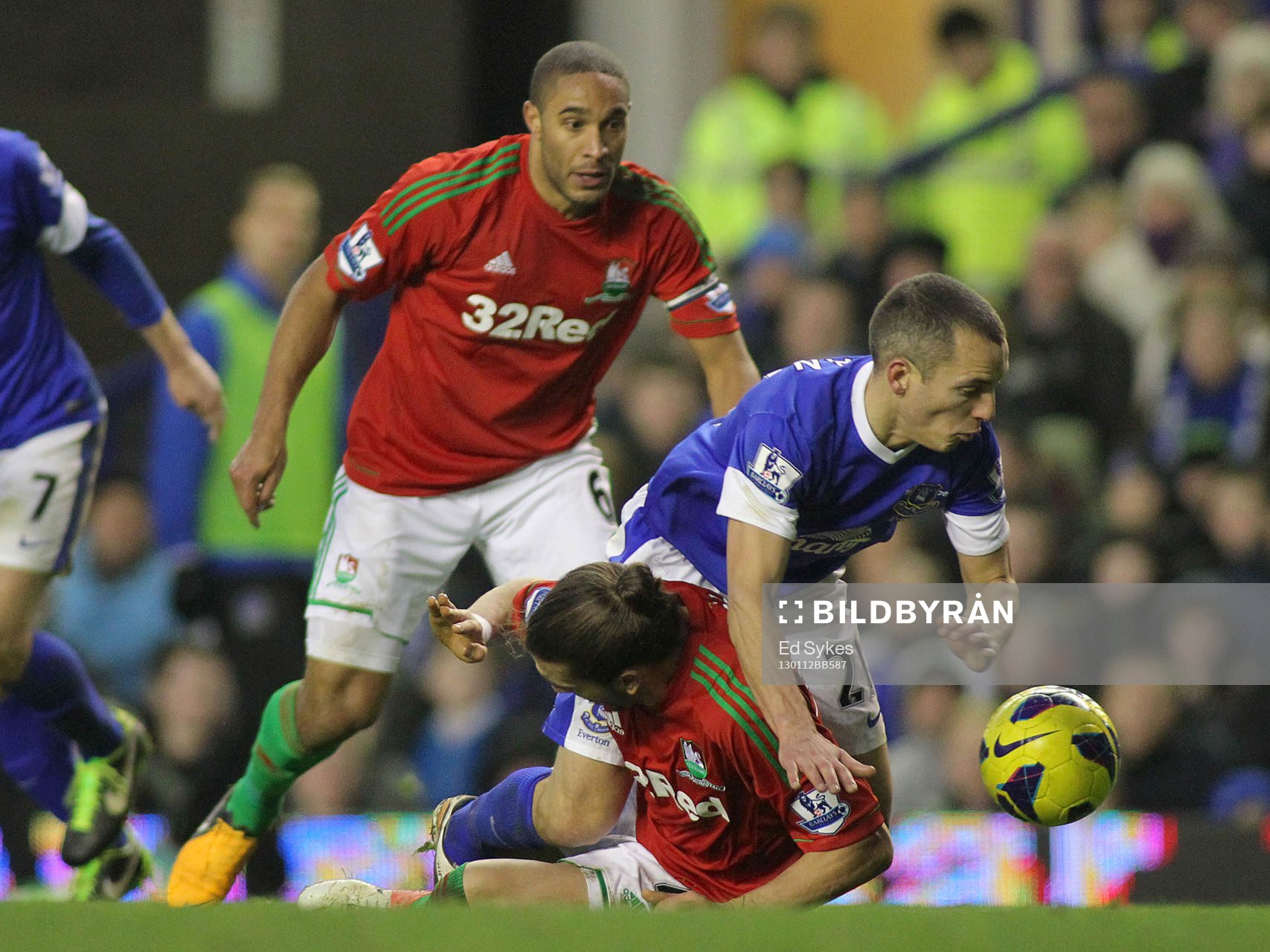 Football - Everton v Swansea City - Barclays Premier League