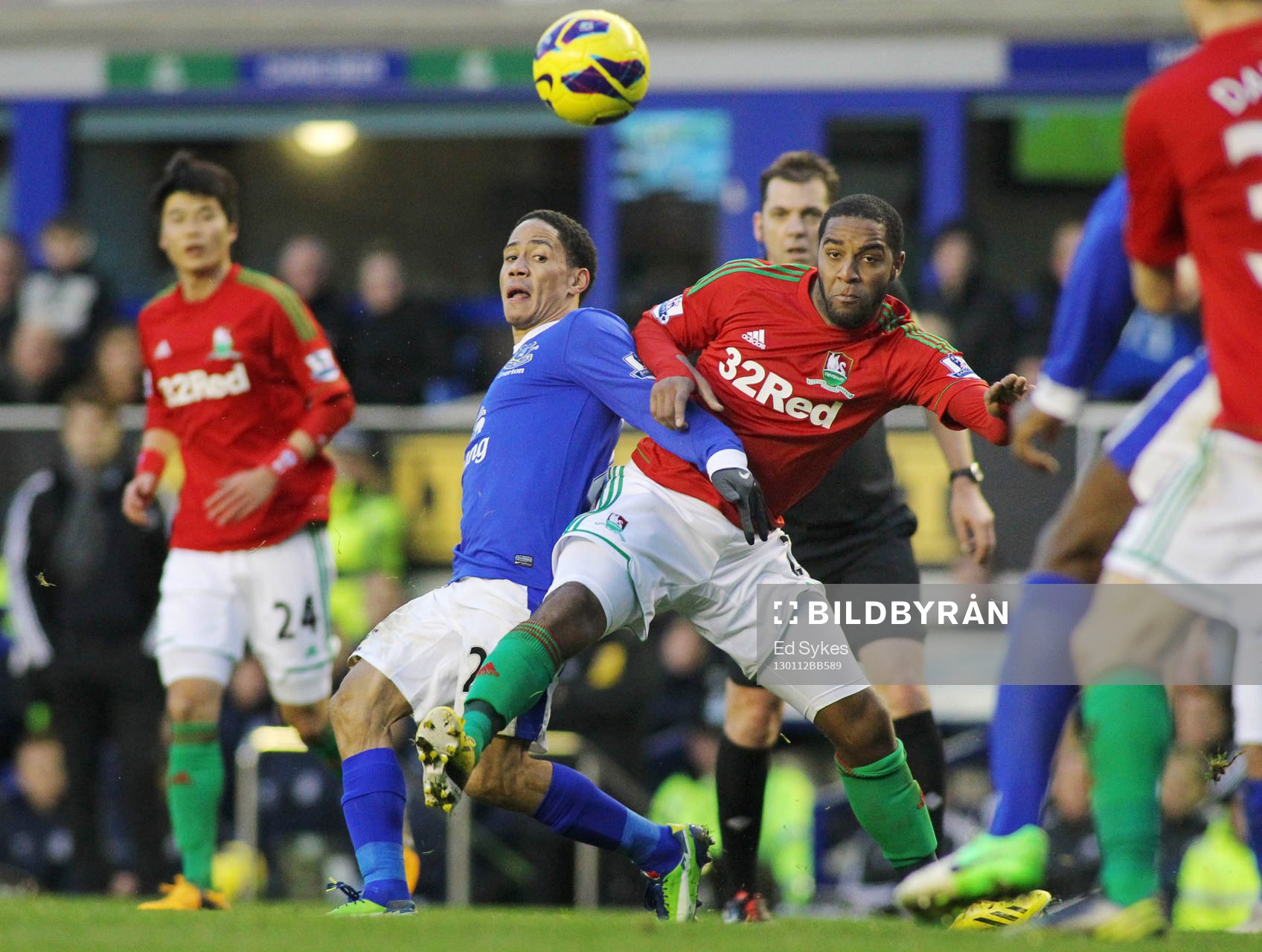 Football - Everton v Swansea City - Barclays Premier League