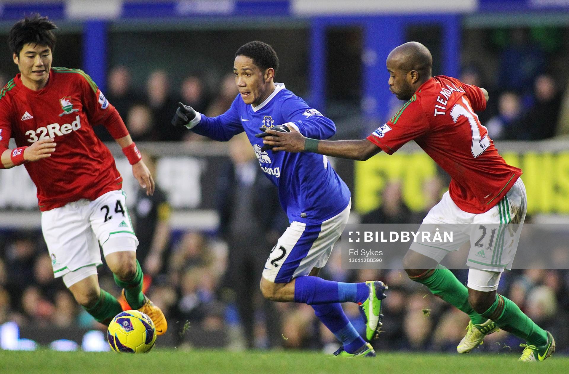 Football - Everton v Swansea City - Barclays Premier League