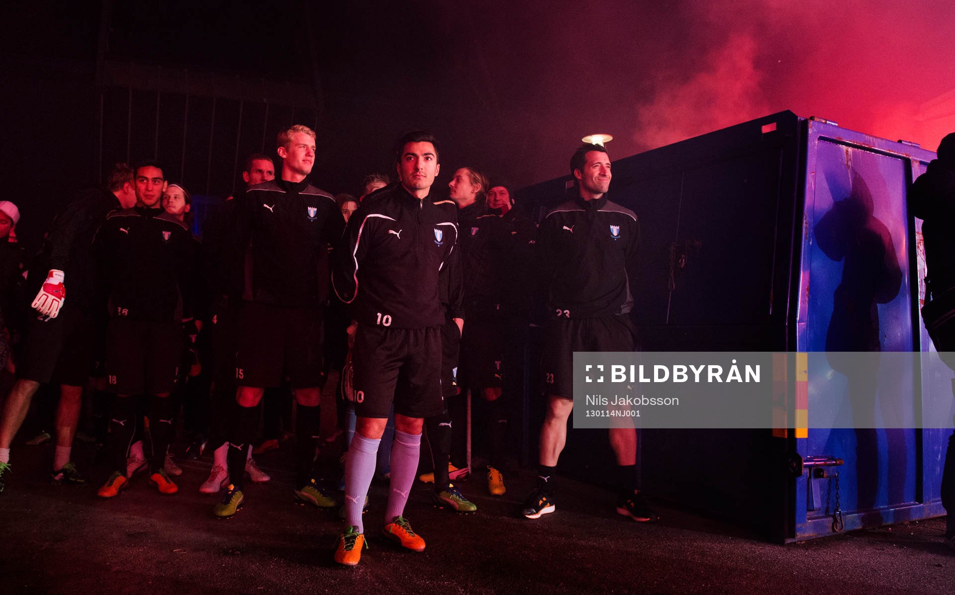 spelarna ledda av Jiloan Hamad möter fansen