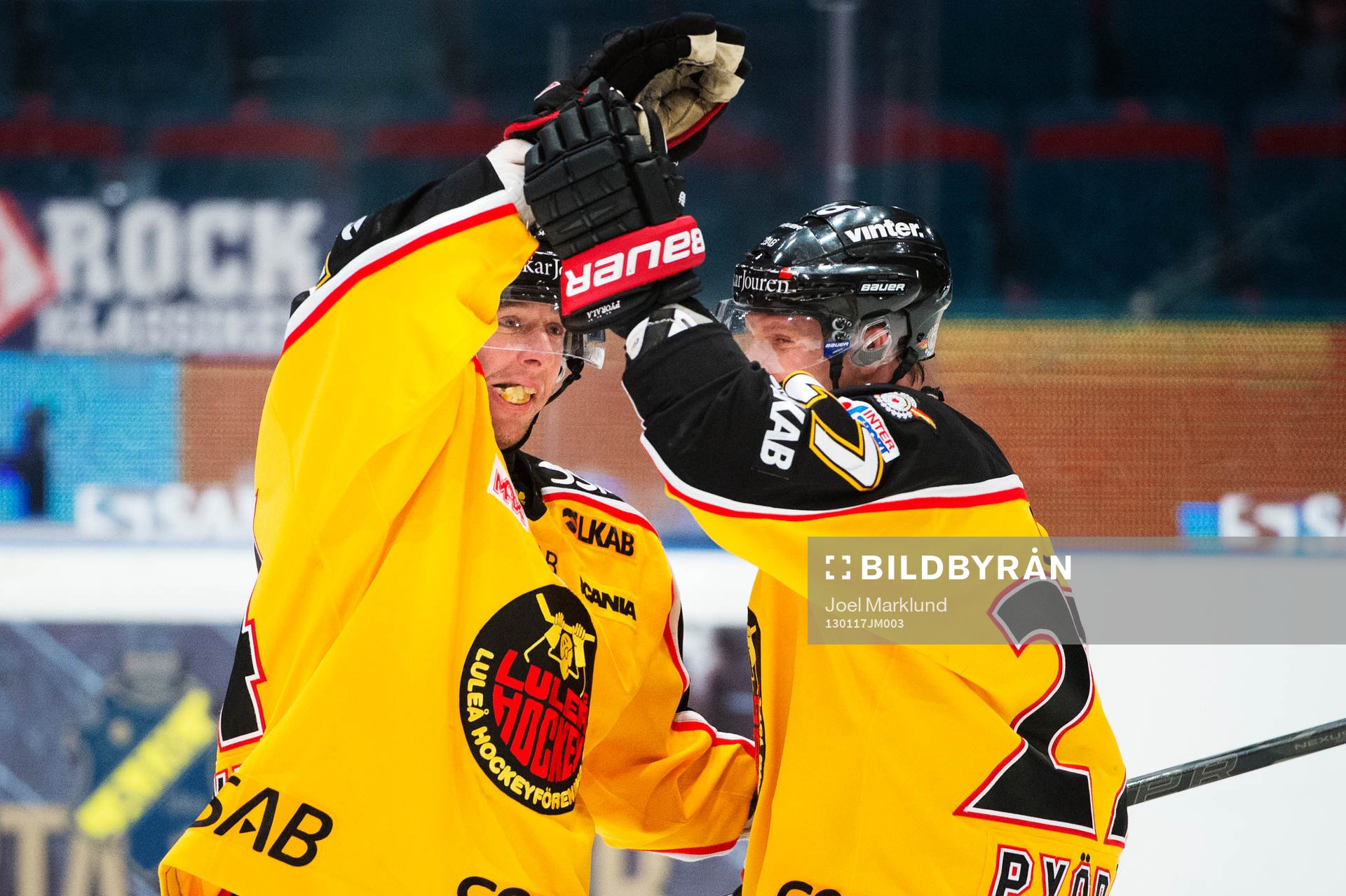 Kim Hirschovits och Mika Pyörälä, Luleå, jublar