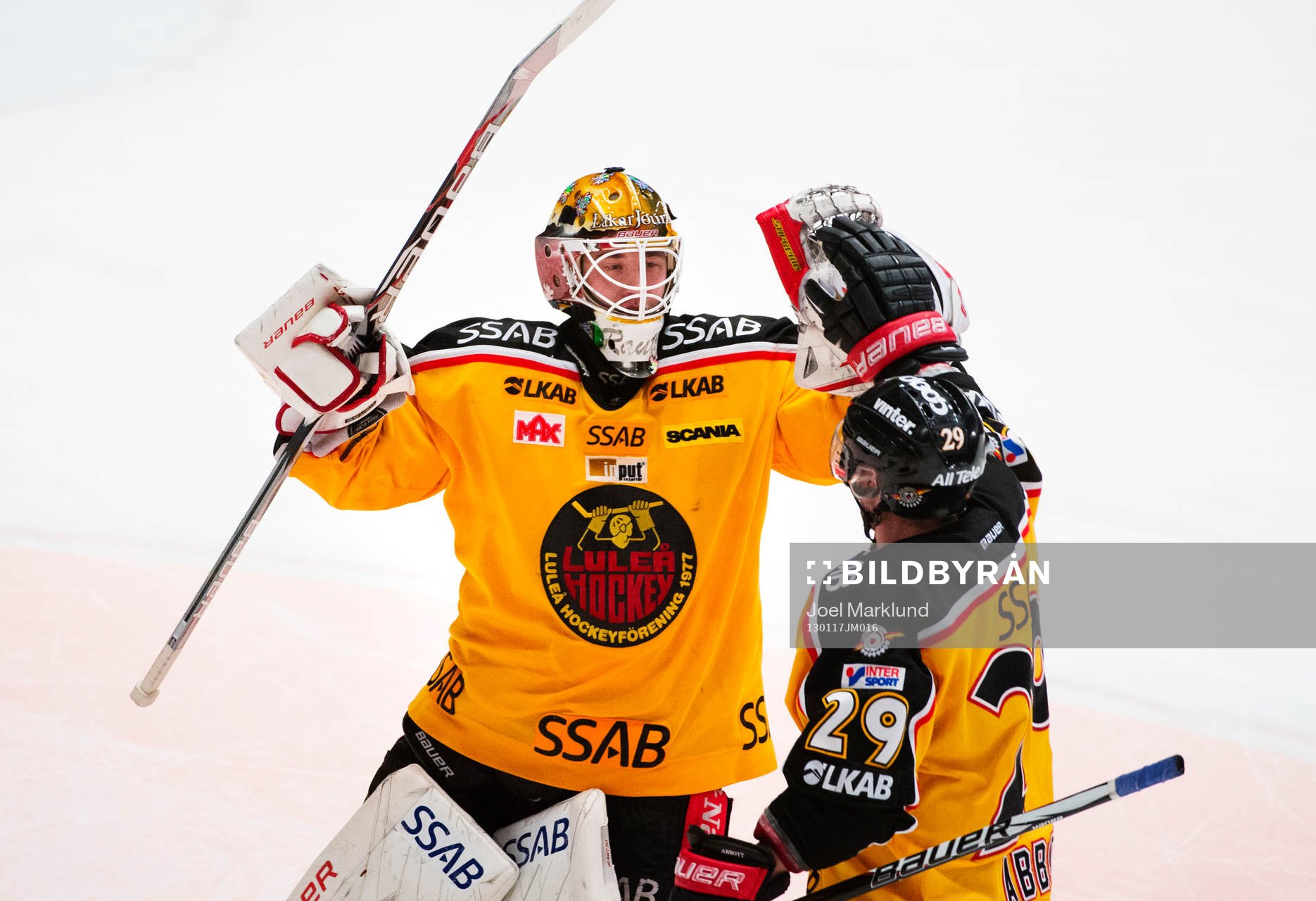 David Rautio, målvakt, och Chris Abbott, Luleå, jublar