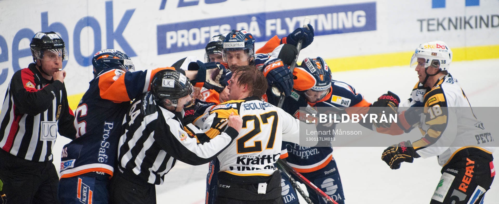 Martin Lundberg, Skellefteå, bråkar med Växjö-spelarna