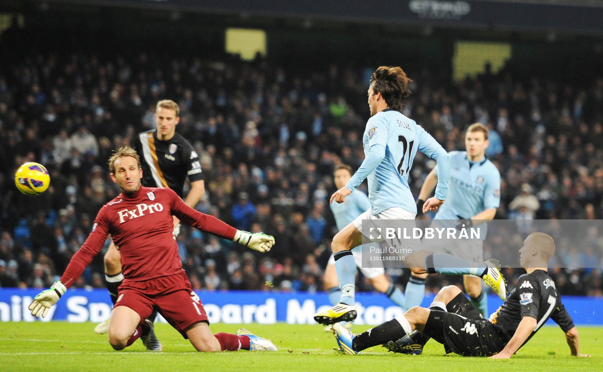 Football - Manchester City v Fulham - Barclays Premier