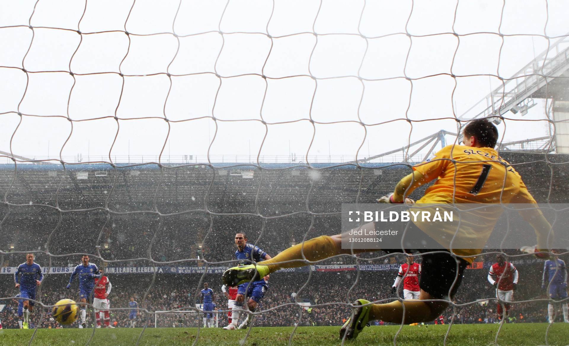 Football - Chelsea v Arsenal - Barclays Premier League  -