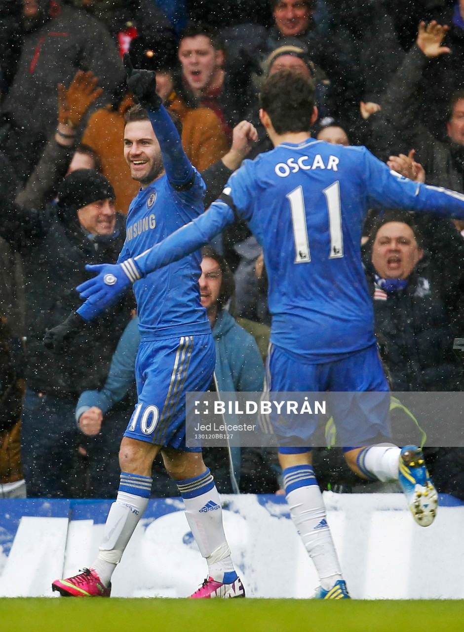 Football - Chelsea v Arsenal - Barclays Premier League  -