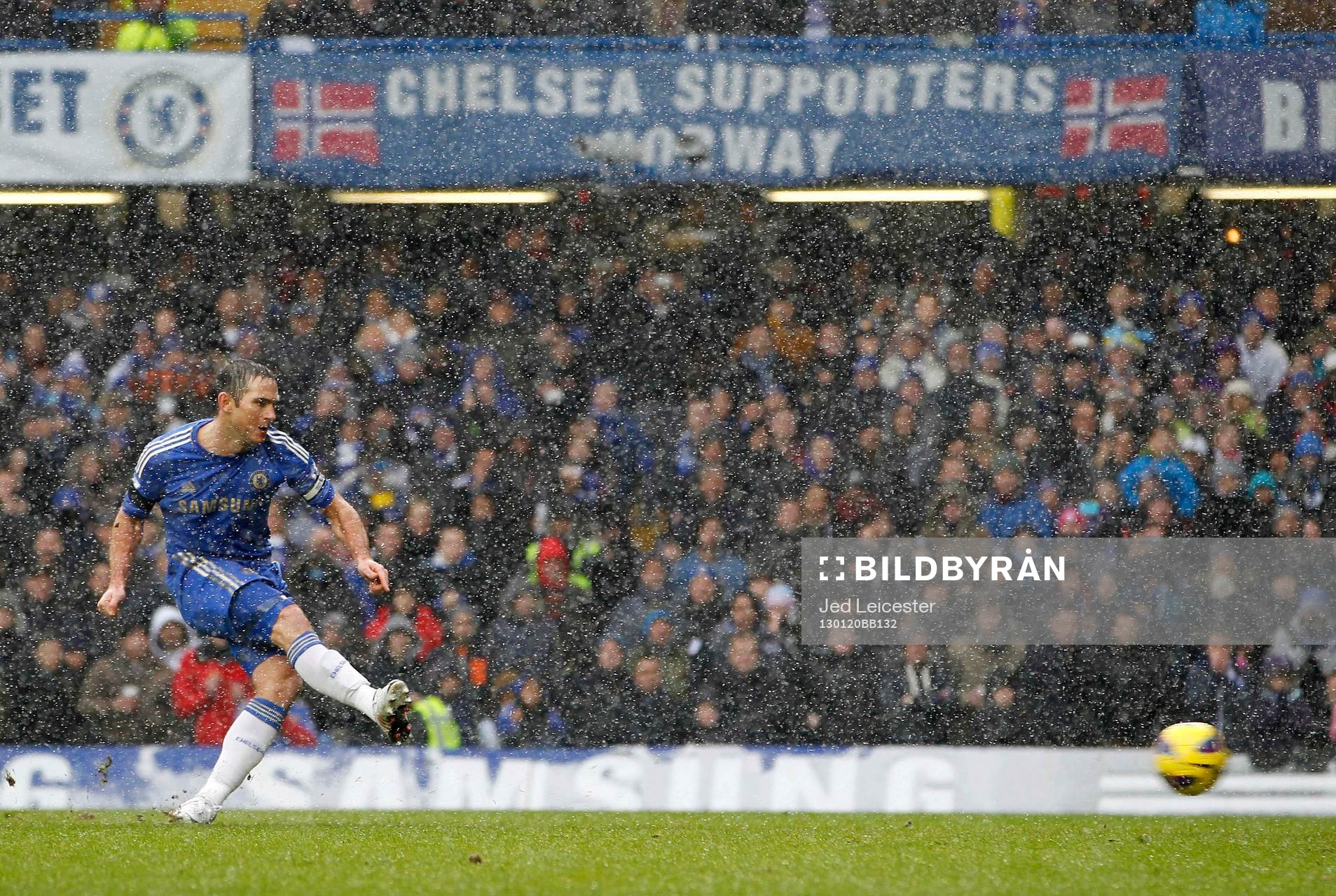 Football - Chelsea v Arsenal - Barclays Premier League  -