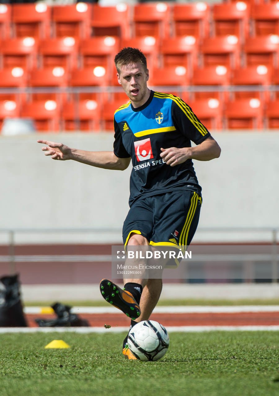 Träning på 700 års Stadion i Chiang Mai. Pontus Jansson