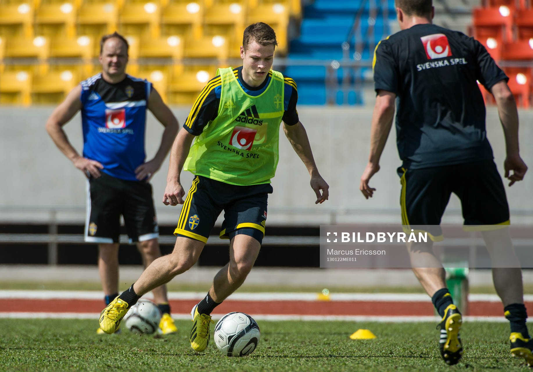 Träning på 700 års Stadion i Chiang Mai. Viktor Claesson