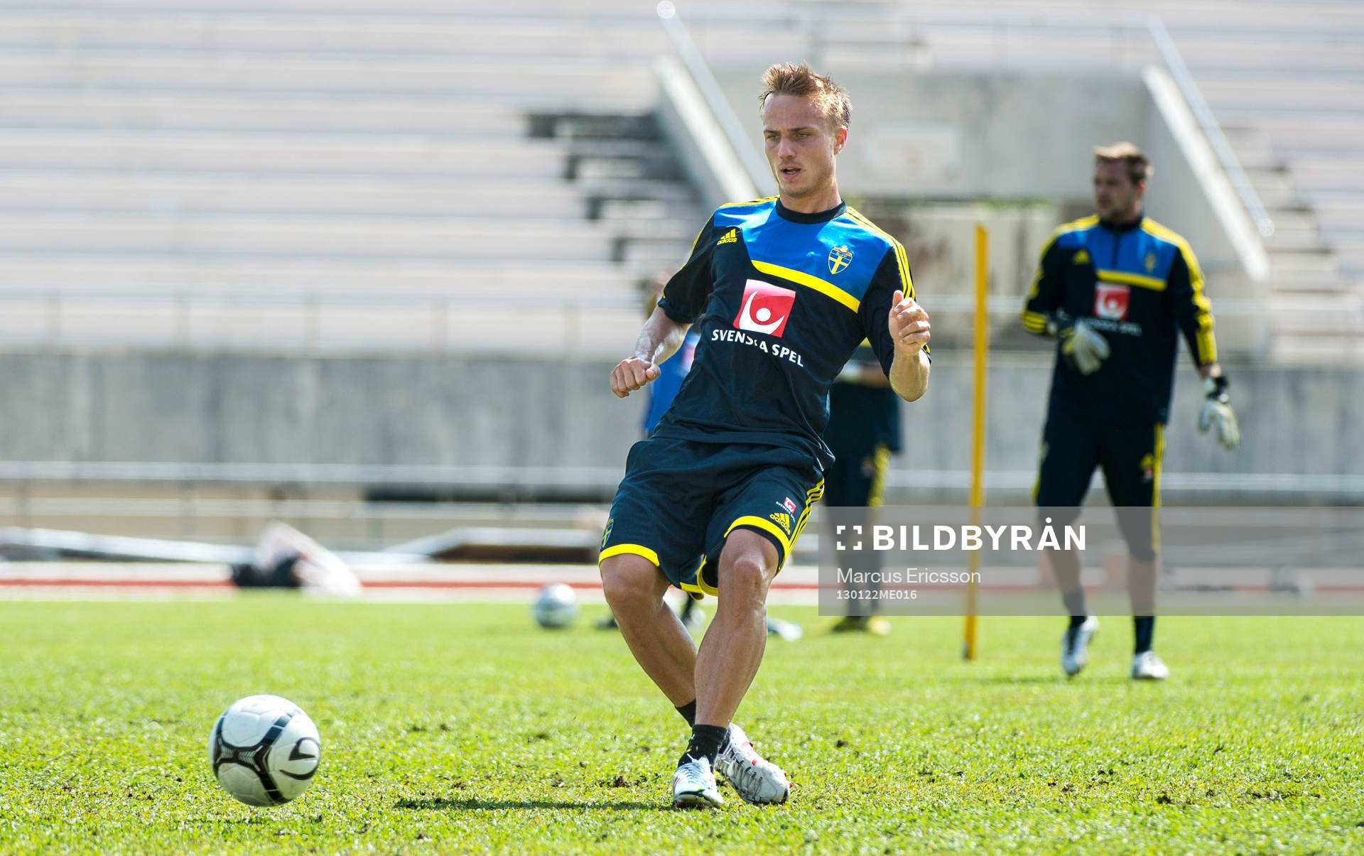 Träning på 700 års Stadion i Chiang Mai. Pierre Bengtsson