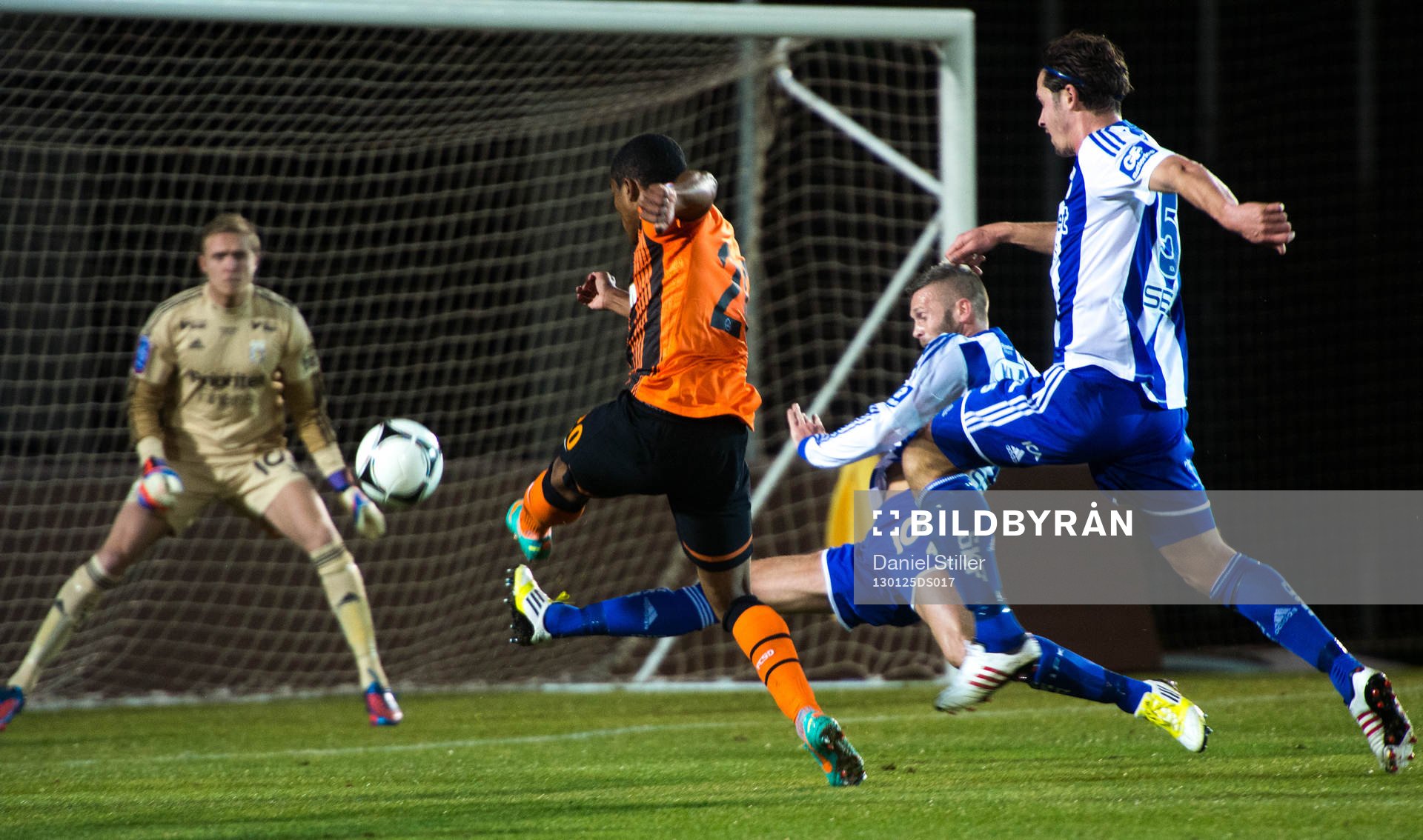 Shakhtar Donetsk har skott på mål, Kjetil Waehler, Philip