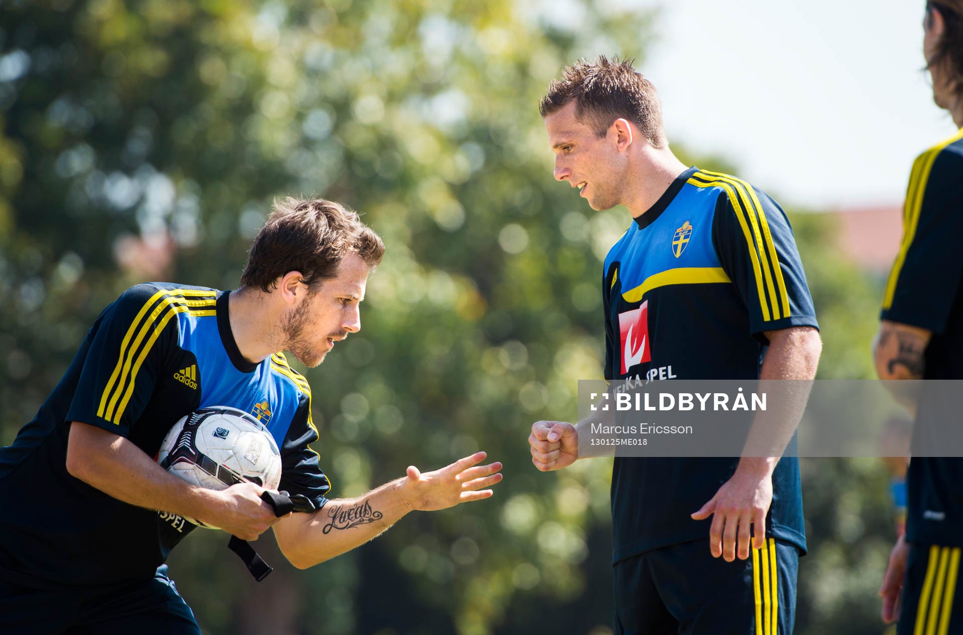 Tobias Hysén kör sten, sax, påse med Anders Svensson