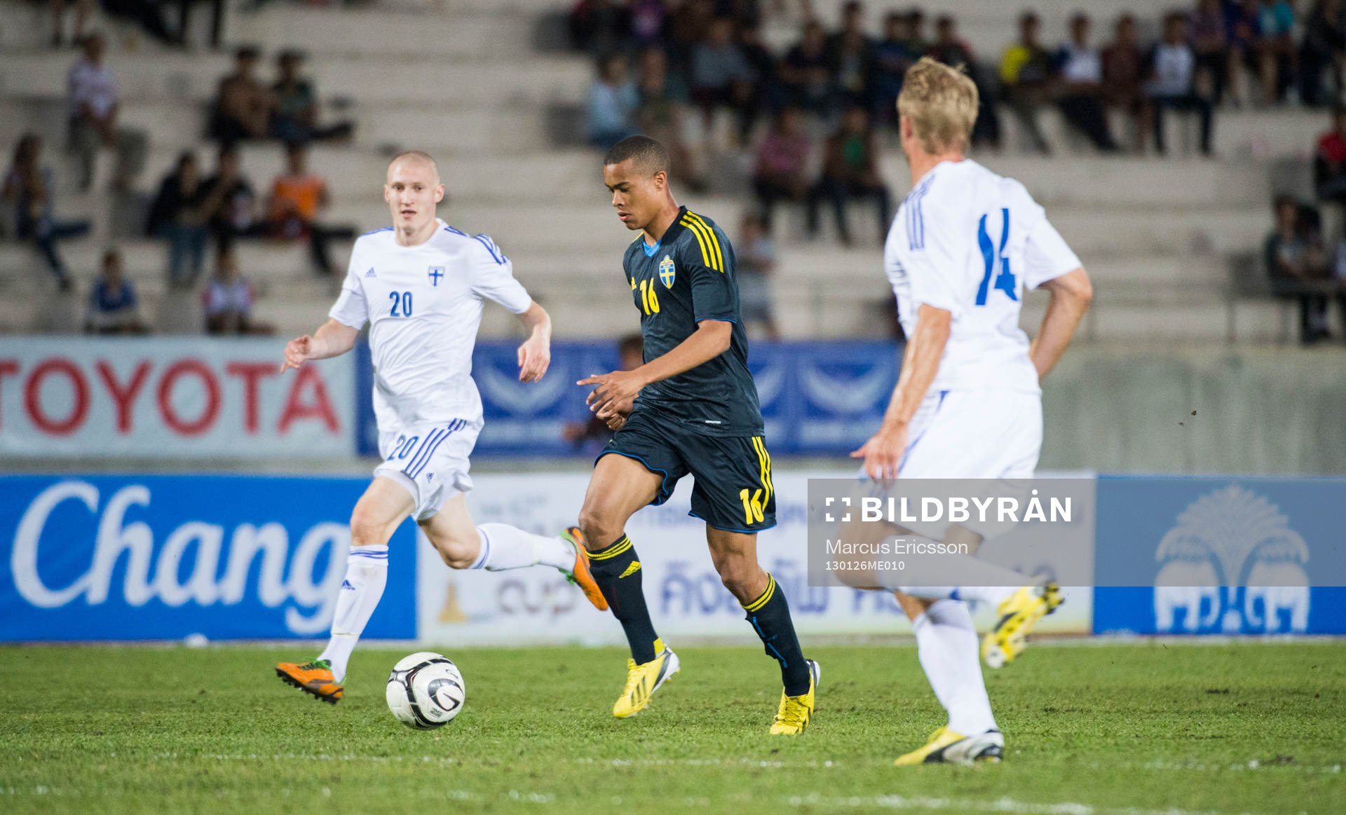 Robin Quaison, Sverige tar sats och skjuter in 2-0