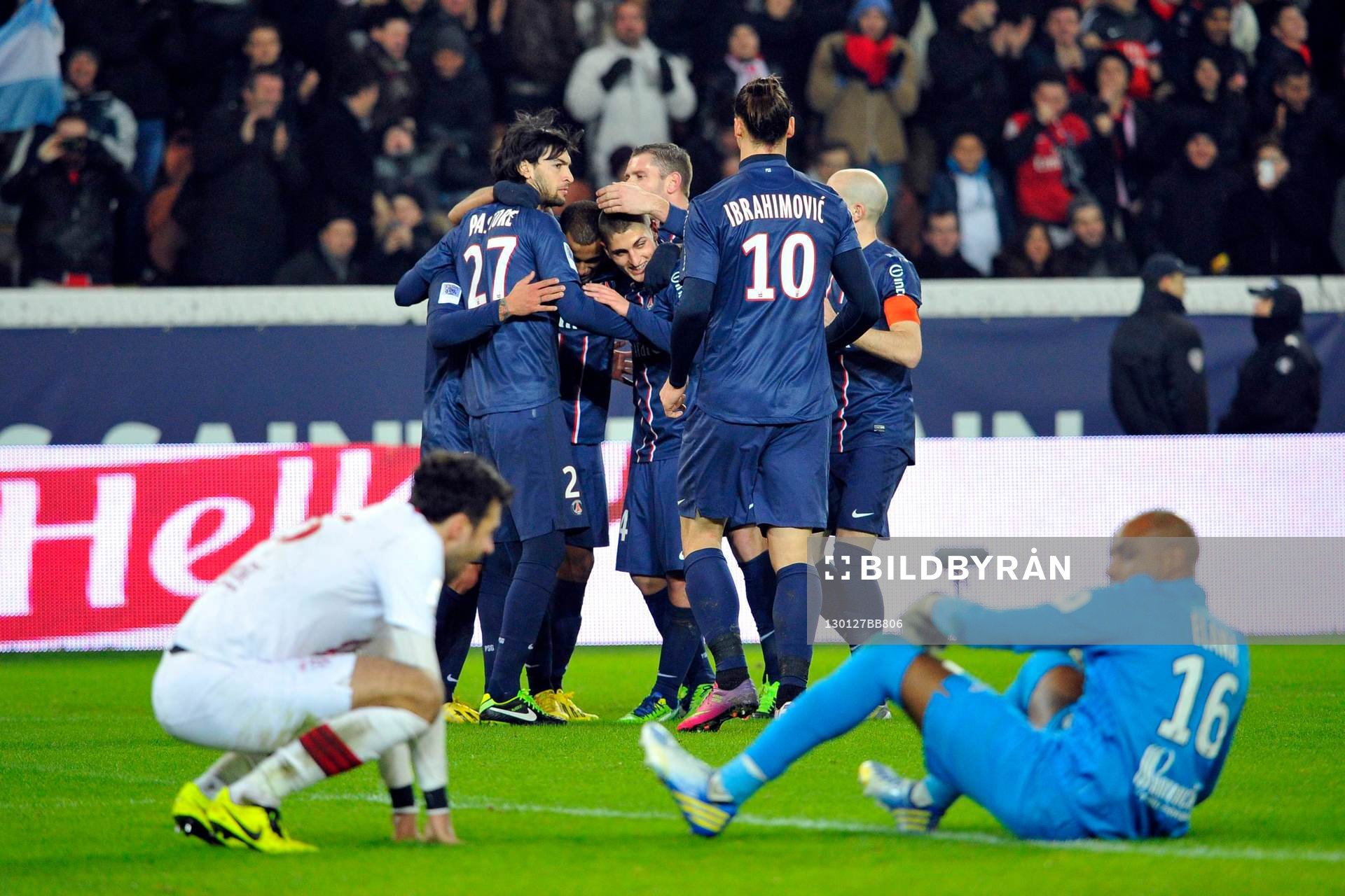 Jublande glada spelare i  PSG / Ezequiel LAVEZZI  -