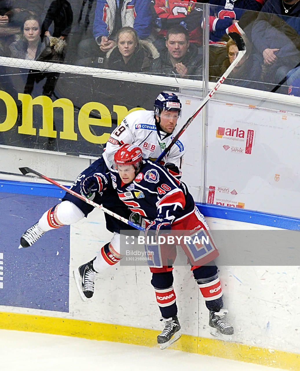 19 Jimmie Ölvestad, Djurgården, och nr 40 Gustav
