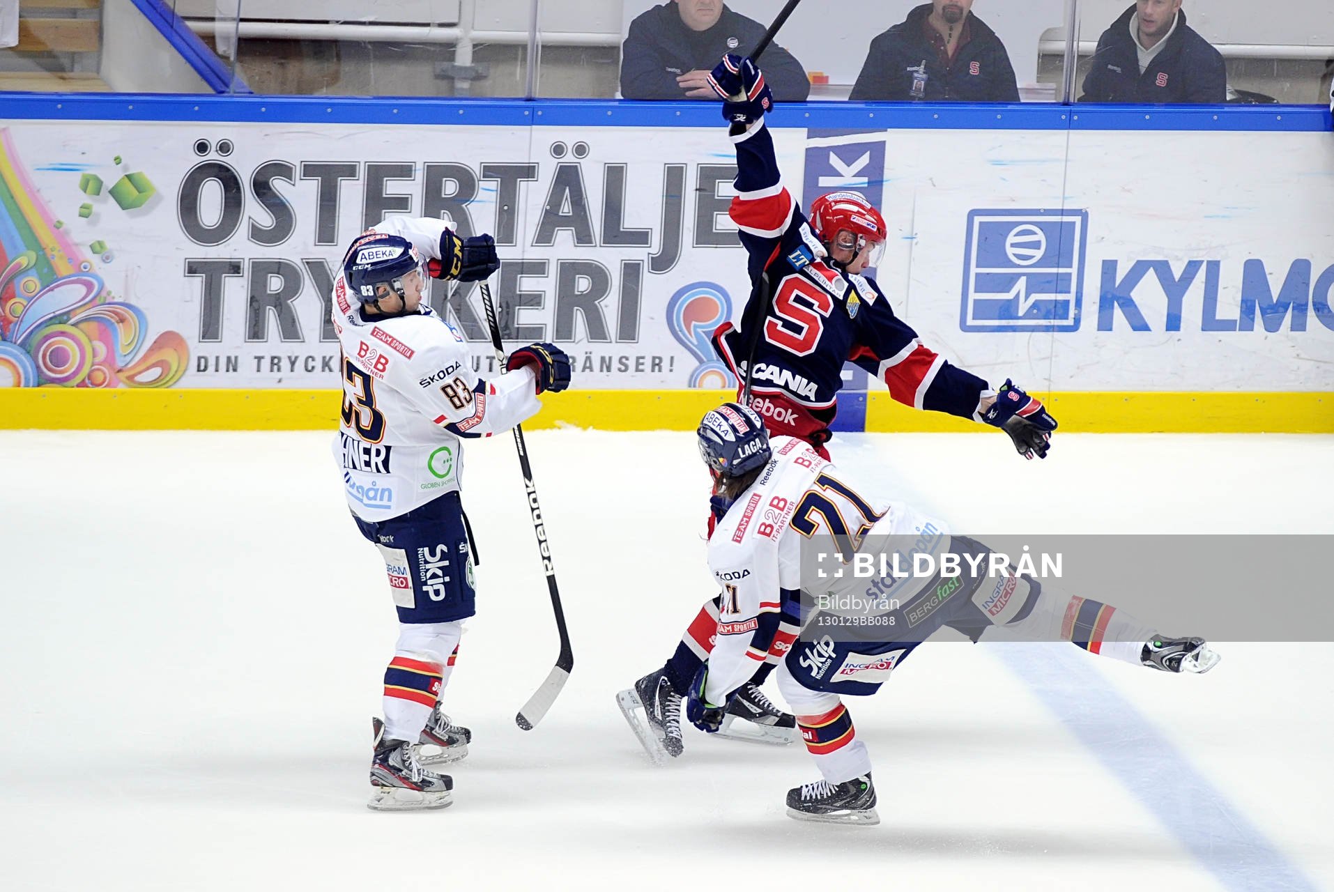 Jonas Engström i Södertälje stoppas av  Djurgårdens nr