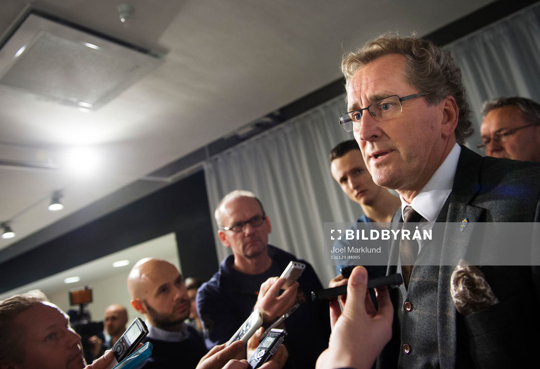Erik Hamrén, förbundskapten Sverige, pratar med media