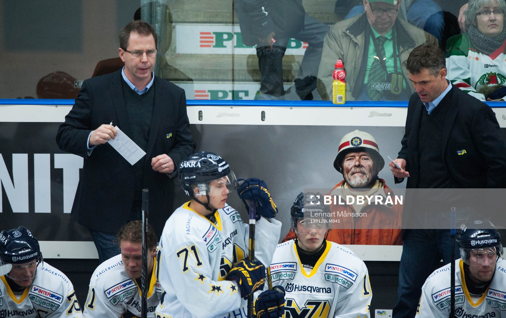 Ulf Dahlén och Thomas Ljungbergh, tränare, HV71, i