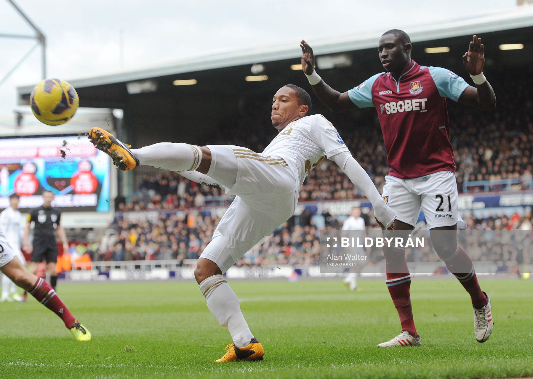 Football - West Ham United v Swansea City - Barclays
