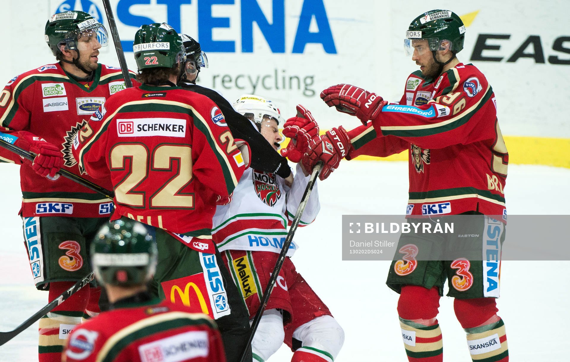 Nichlas Torp, Modo, muckar gräl med Brendan Bell,