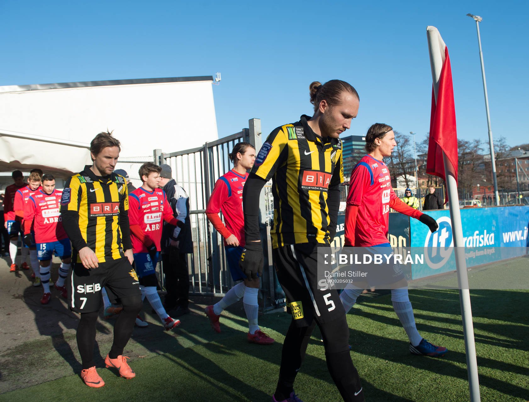 Lagen tågar ut på planen, Jonas Bjurström, Emil