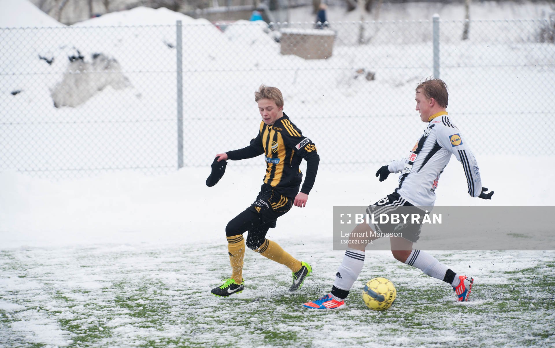 Philip Bengtsson, Hässleholm. Snö, snöig konstgräsplan.