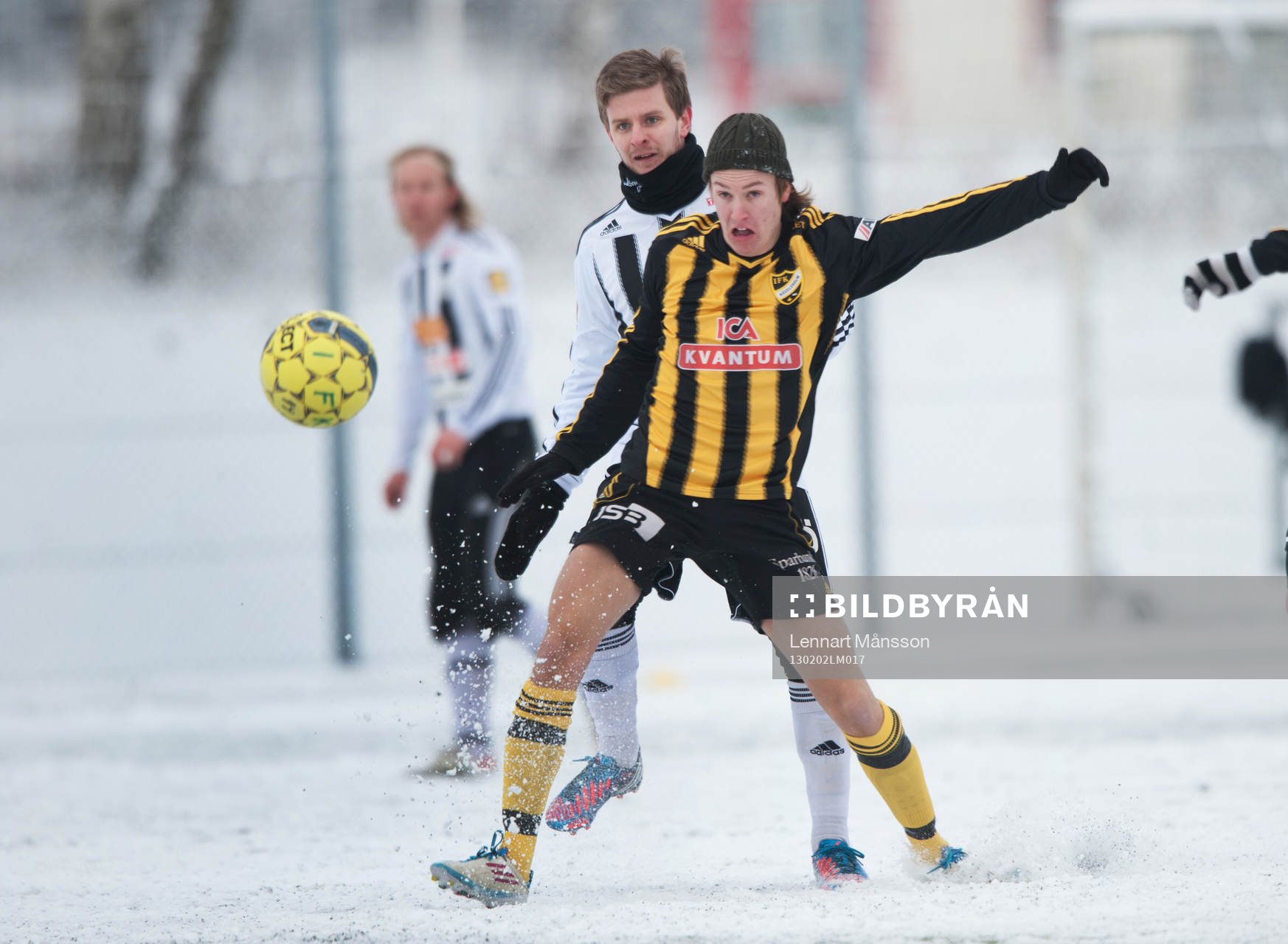 Joakim Karlsson, Hässleholm. Snö, snöig konstgräsplan.