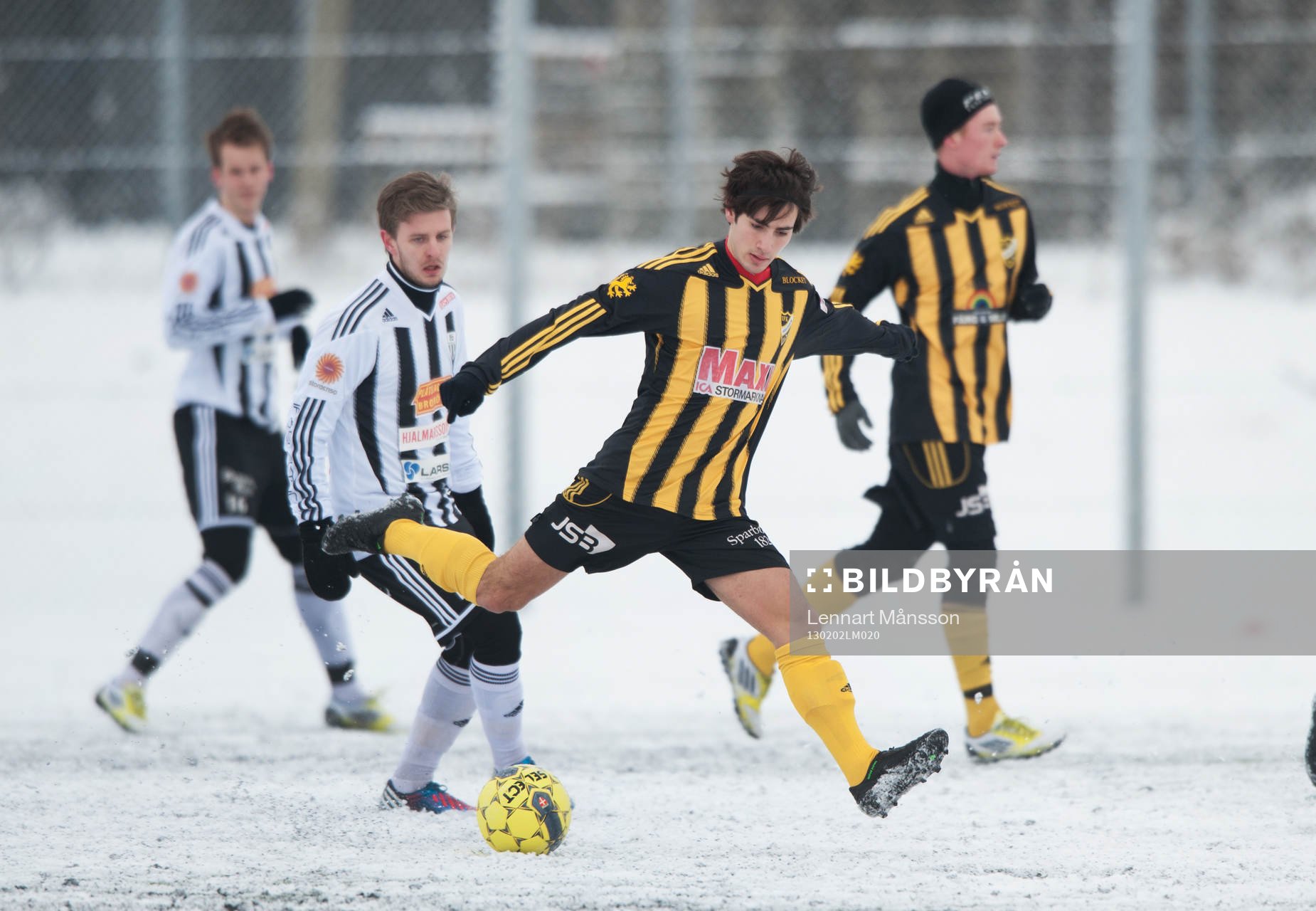 William Kvist, Hässleholm. Snö, snöig konstgräsplan.