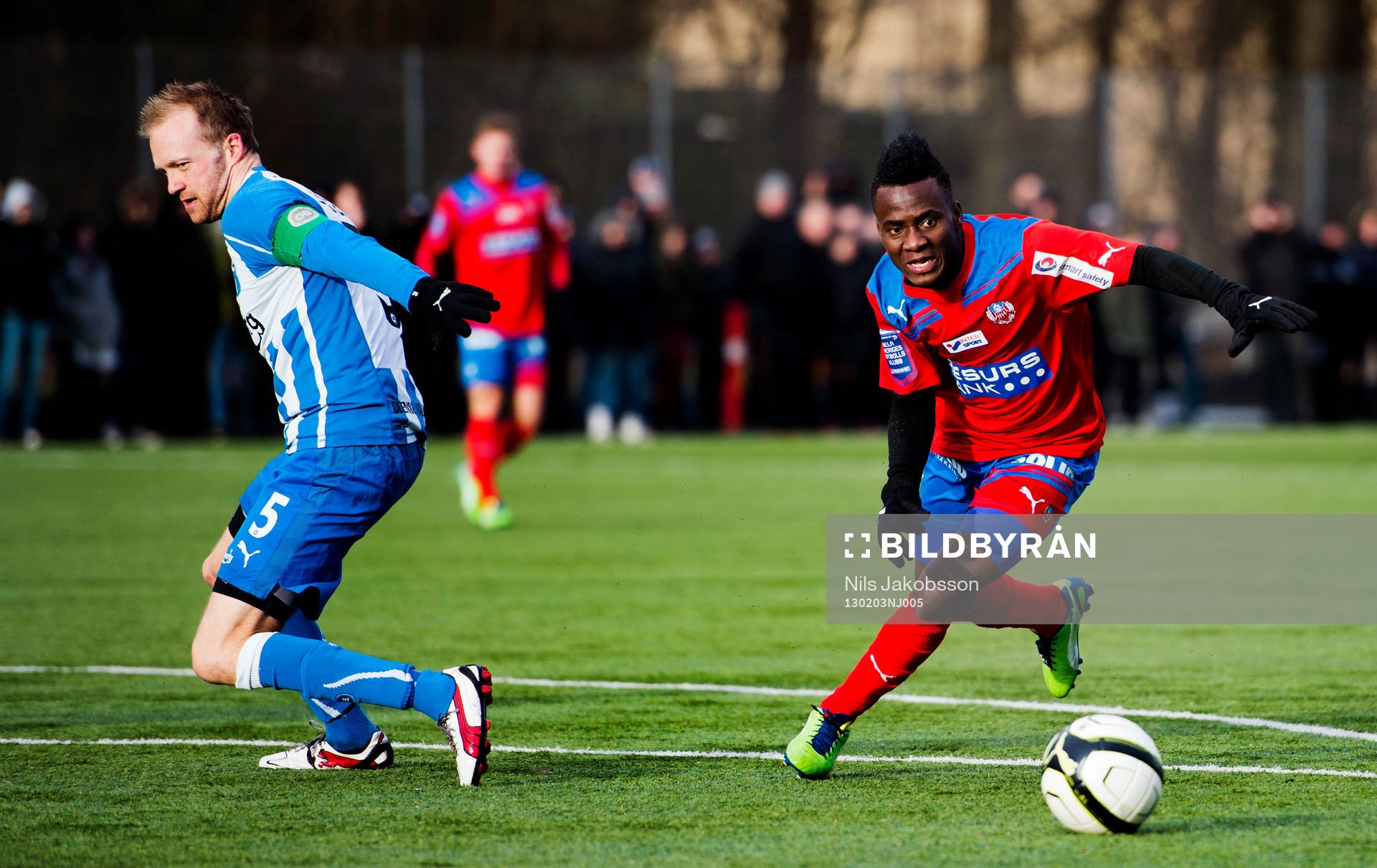 Fotboll, träningsmatch, Odense - Helsingborg: Anders Möller Christensen, Odense, David Accam, Helsingborg.