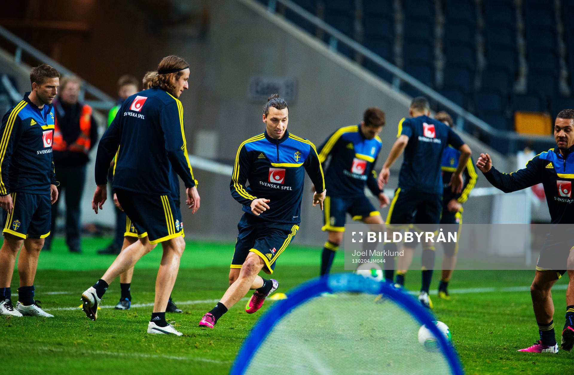 Zlatan Ibrahimovic jagar bollen